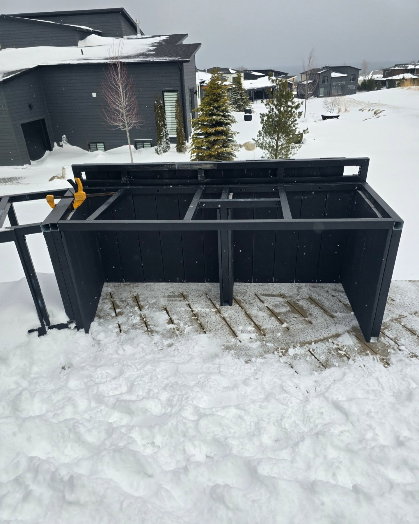 Working through these winter conditions ❄️ isn’t easy, but we’re making progress wherever we can! The built-in bar and grill areas are taking shape with @fortressbldgproducts purlins clad in @deckorators Dark Slate 🔨🔥
#winterconditions #constructionprogress #outdoorliving #barandgrill #deckorators #fortressbldgproducts #DarkSlate #backyard #deck #backyardgoals #deckdesign #deckgoals