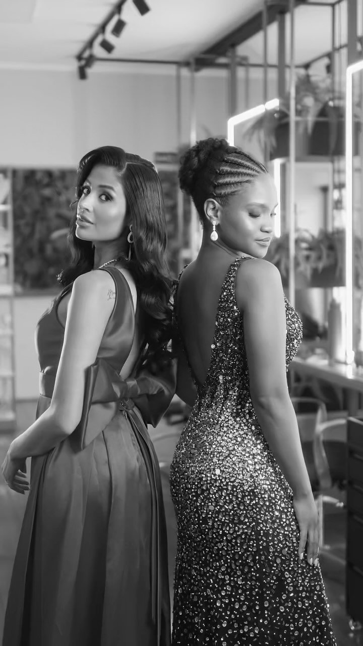 Editorial Formandas 2025 🎓✨
💄Make: @maalvesbeauty • @rebecasotto • @dudamaglionimakeup
✨ Penteado: @giovannaguidugli.hair • @joaopaulobonalume
👗 Vestidos e Acessórios: @avestideria
#salaodebelezacampinas #maquiagemformatura #penteadocampinas #formandascampinas #formaturacampinas #penteadosformatura #formanda #formaturascampinas #maquiagemprofissional #beauty #hair