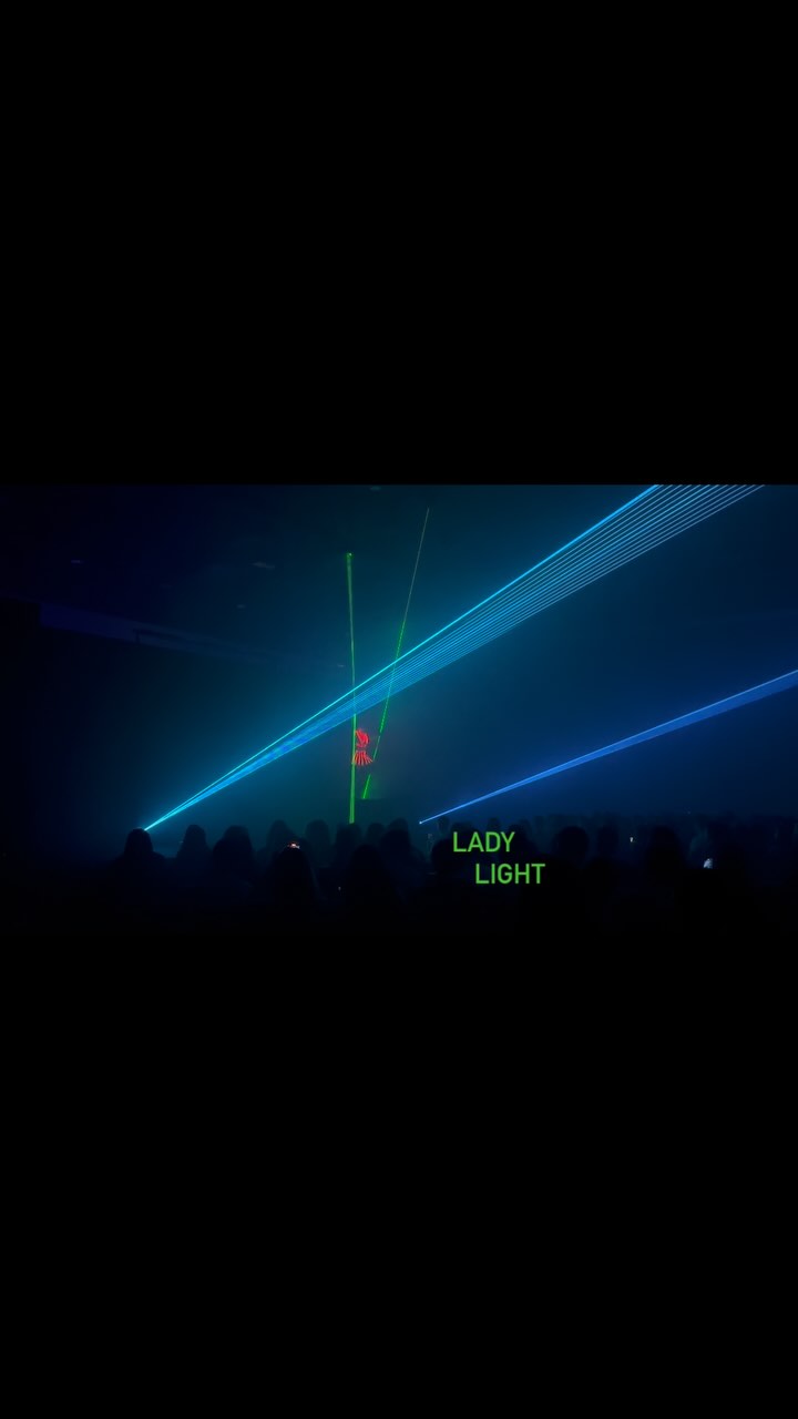 Fun corporate session opener. Incorporated client requested colors. #lasergirl #lasvegas #laserbender #lightbender #laserman #laseract #corporatesessionopener