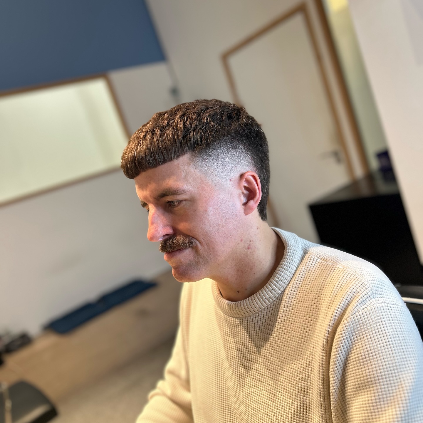 Need to post some more hair content. Maybe I should just return to keeping it simple. Here’s one from before Xmas I did on Nick. Skin fade the sides blunt cropped fringe and bit of party in the back!.
.
.
Styled using @fatboyhairpro perfect putty