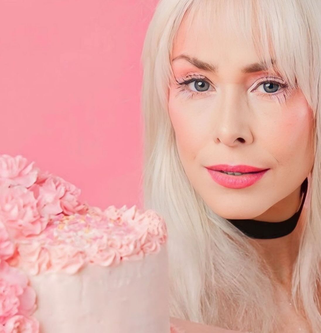 ðPink Sunshine inspired makeup for my âGalentineâ Zoeð
Model @z.deboer
Photographer @liliway_photography
HMUA @nikkimakeupandhair
#valentinesday #pinkmakeup #valentinesmakeup #model #photoshoot #editorialmakeup #pinklashes #pinklipstick