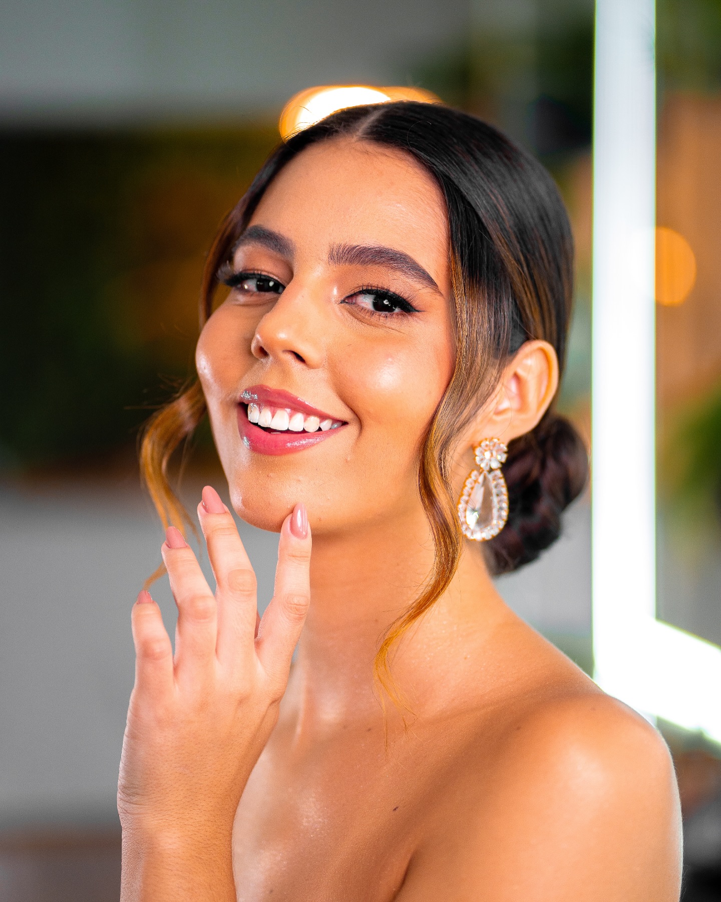 beauty clean ✨ • uma proposta clássica e atemporal por @dudamaglionimakeup e @joaopaulobonalume
____
@avestideria | @youmodelsbrasiloficial
#make #penteado #beautyclean #makebeauty #maquiagemcampinas #penteadocampinas #hairbeauty #salaodebelezacampinas #salaodebeleza #campinas #formandas #formandascampinas #madrinhas #madrinhascampinas