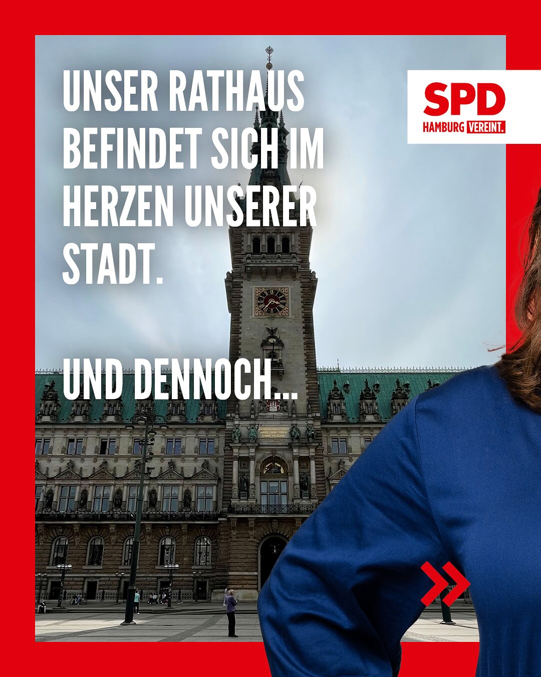 Das Hamburger Rathaus ist eines der schönsten Bauwerke unserer Stadt. Es ist Tagungsort der Hamburgischen Bürgerschaft und Arbeitplatz des Senats und unseres Ersten Bürgermeisters Peter Tschentscher. Unser Rathaus befindet sich im Herzen unserer Stadt und steht ist offen für die Bürgerinnen und Bürger. Dennoch gibt es Hamburgerinnen und Hamburger, die es noch nie von innen gesehen haben, nur weil sie eine andere Muttersprache sprechen und die angebotenen Führungen nicht richtig verstehen.
Deshalb bieten wir nun zusammen eine gemeinsame Rathausführung in deutscher und türkischer Sprache an.
Dazu laden wir Sie herzlich ein.
Philine Sturzenbecher und Songül Eroğlu
———
Hamburg Belediye Sarayı, şehrimizin en güzel yapılarından biridir. Hamburg Eyalet Parlamentosu’nun toplantı yeri olup Senato’nun ve Birinci Belediye Başkanımız Peter Tschentscher’in çalışma mekanıdır.
Belediye Sarayımız şehrimizin kalbinde yer almakta ve vatandaşlarımıza açıktır. Ancak, ana dili farklı olduğu ve sunulan turları tam olarak anlayamadığı için Belediye Sarayı’nı hiç içerden görmemiş olan Hamburg sakinleri de var.
Bu nedenle, şimdi birlikte Almanca ve Türkçe olarak düzenlenen bir belediye sarayı turu sunuyoruz.
Sizi bu tura içtenlikle davet ediyoruz.
Philine Sturzenbecher ve Songül Eroğlu