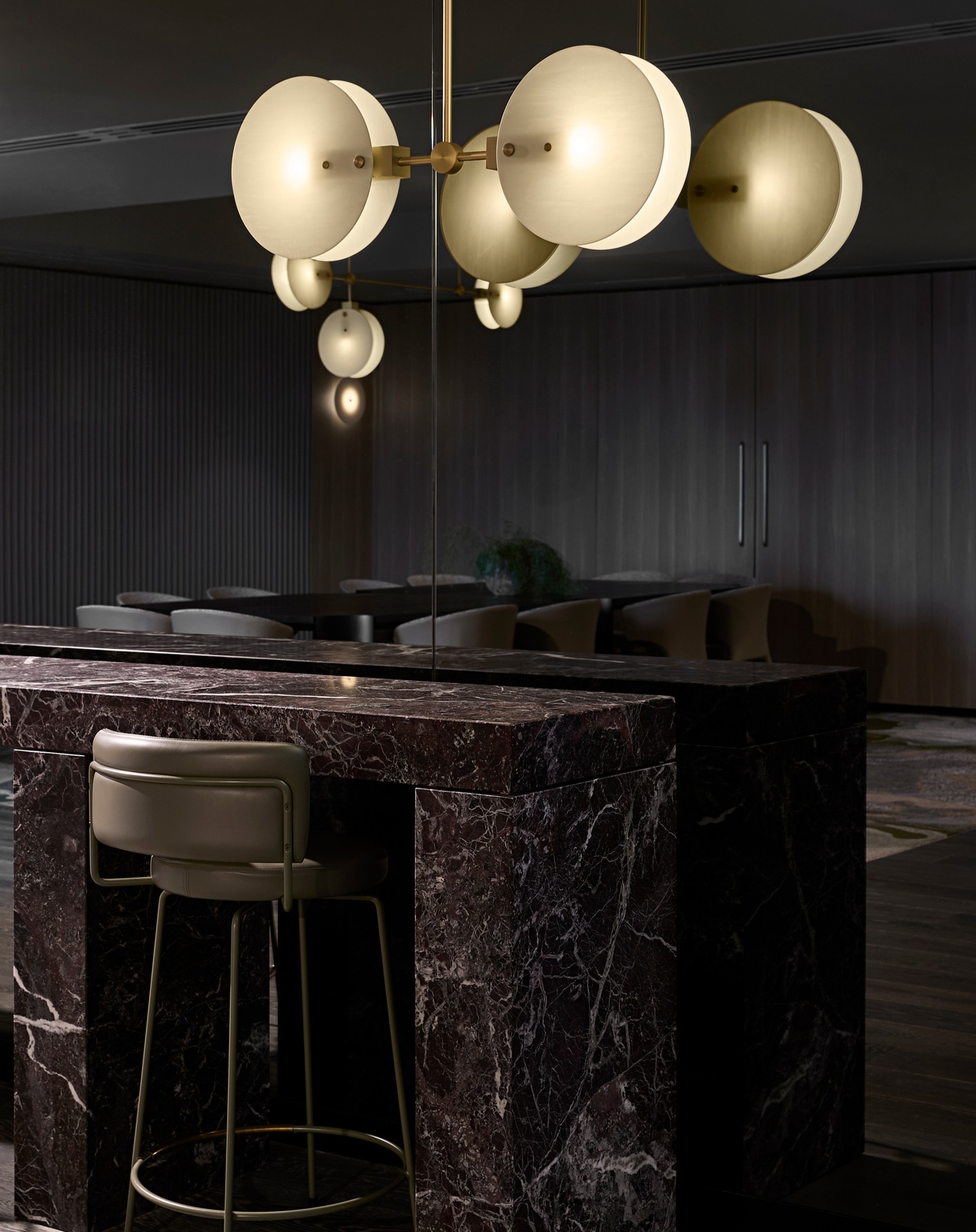 Our transformation of the @freshwaterplace resident amenities is complete in colab with @outpost_hospitality to deliver function spaces, lounges and a cinema for the shared use of this high-rise community. The design showcased Melbourne makers including @rossgardam @jardanfurniture @zusterfurniture @grazia_and_co with @nash.management . Photography @shannonmcgrath7
#melbourneapartments #apartmentinteriors #ownerscorporation #melbourneinteriordesign #diningroom #residentialdesign #communityliving