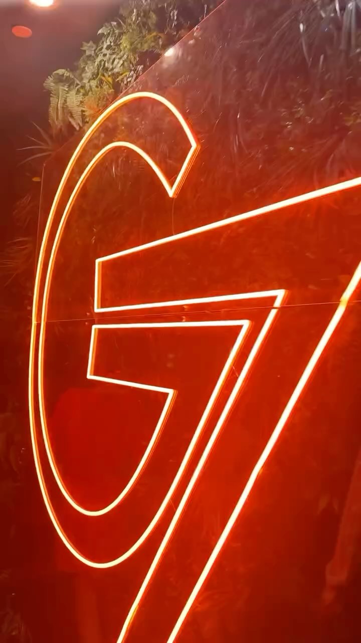 Grab dinner and a view at @g7.rooftop they offer a great selection of Japanese Fusion dishes and great entertainment. This hidden gem is worth the visit. 🍣🍱🍸
—
Souper avec une vue imprenable au @G7 Rooftop ! Ils proposent une excellente sélection de plats fusion japonais et un superbe divertissement. Ce joyau caché vaut vraiment le détour. 🍣🍱🍸
.
.
#foodiesoftiktok #fortlauderdale #foodietiktok #hollywoodflorida #hollywoodfl #dinnerwithaview #rooftopbar #browardcounty #broward #browardfoodie #soflofoodie #southflorida #fll #soflofoodie #hardrockhotel #guitarhotel