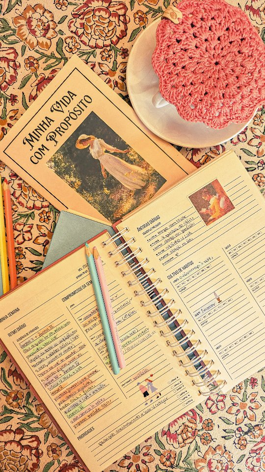 Já imaginou usar belíssimas ferramentas para planejar os seus dias, organizar o seu tempo com Deus e estabelecer o seu ritmo familiar?♡
A minha loja está reabastecida e vocês têm disponíveis todos esses materiais criados com tanto carinho:
Organizador de Rotina e Ritmo
Planner de Cultura Materna
Caderno Minha Vida com Propósito
Rotina Visual para Crianças
Caderninhos (não pautados)
Todos os pedidos acompanham um marcador @aludmita (que traz preciosos versículos), além de uma cartela de pinturas ou ilustrações para vocês recortarem e colarem nas páginas dos seus itens de papelaria :)
(As compras podem ser parceladas em até 6 vezes sem juros!)
Acender uma vela, fazer um chá, pegar lápis e canetas e sentar-se para escrever e se organizar é uma ótima forma de nos desconectarmos e desacelerarmos.
Para conhecer em mais detalhes cada um dos materiais, é só acessar o link da bio🍂