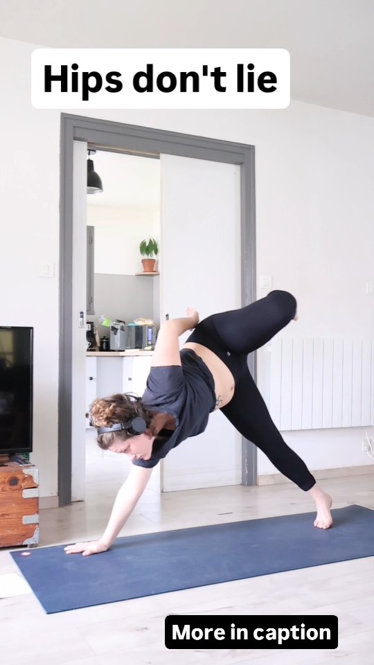 Les hanches tu aimes ou tu détestes mais laisses moi te dire un truc, renforcer cette région de ton coprs t'ouvre bien des portes.
Au delà des explications dans le #reel, tu as remarqué que j'enchaînais une multitude de pose, bien sûr toute implique les hanches et elles permettent de travailler le mouvement dans différents plans.
Flexion extension, adduction (le fait de ramener vers l'intérieur) et abduction (ouverture vers l'extérieur) bref ça bouge dans tous les sens et pour que ça bouge bien il faut explorer tout les plans du mouvement. Pour ça petit trucs et astuces, pas besoin d'avoir des exercices compliqués, jeep It simple comme on dit 💪
Un petite vidéos sur comment renforcer les hanches ça te tente?
Si jamais tu peux retrouver tout ça sur notre plate-forme en ligne 😉
*****
Axelle yoga Cool est une école de yoga basée en #Vendée mais accessible depuis votre salon grâce à notre #studioenligne. No chakra, no blabla, notre mojo est de vous donner les vrais trucs et astuces pour progresser dans votre pratique et devenir autonome sur les tapis.
#progresserenyoga #yogavendee #yogaenligne #mobilitéfonctionnelle #renforcementmusculaires #yogapourtous #yogapourtouslescorps #yoga55 #yogadébutant #yogaintermédiaire #souplesseaccessible #devenirsouple