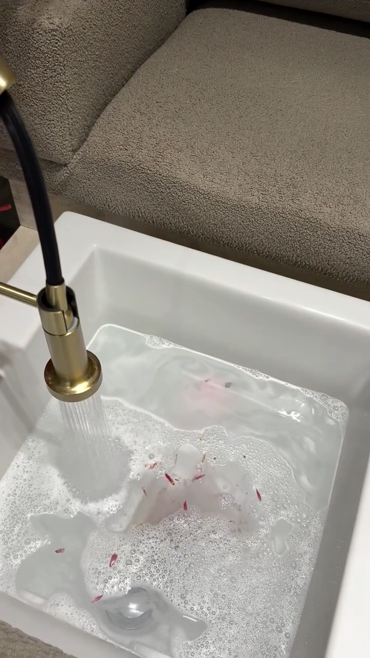 Valentine's 💌
Treat the one you love this Valentine's ❣️
We still have some availability for treatments.
Vouchers available online with an added 20%
Value. Follow the link in our bio ❣️
#valentines #valentinesday #valentinesnails #valentinegift #valentineweek #valentinegiftideas