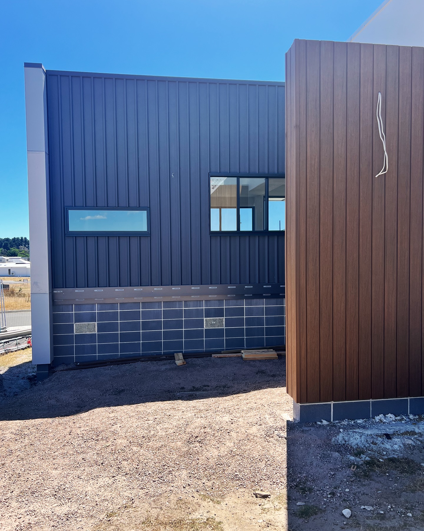 Cladding on Topaz 2.0 looking a treat ๐
We canโt wait to share the inside of this beauty with you! ๐ก
Want a custom built home & direct communication with your builder? We have openings for 2025 ๐ contact us today!
#custombuilthomes #newhomes #tassiebuilder #tasmanianbuilder #islandbuildingsolutions