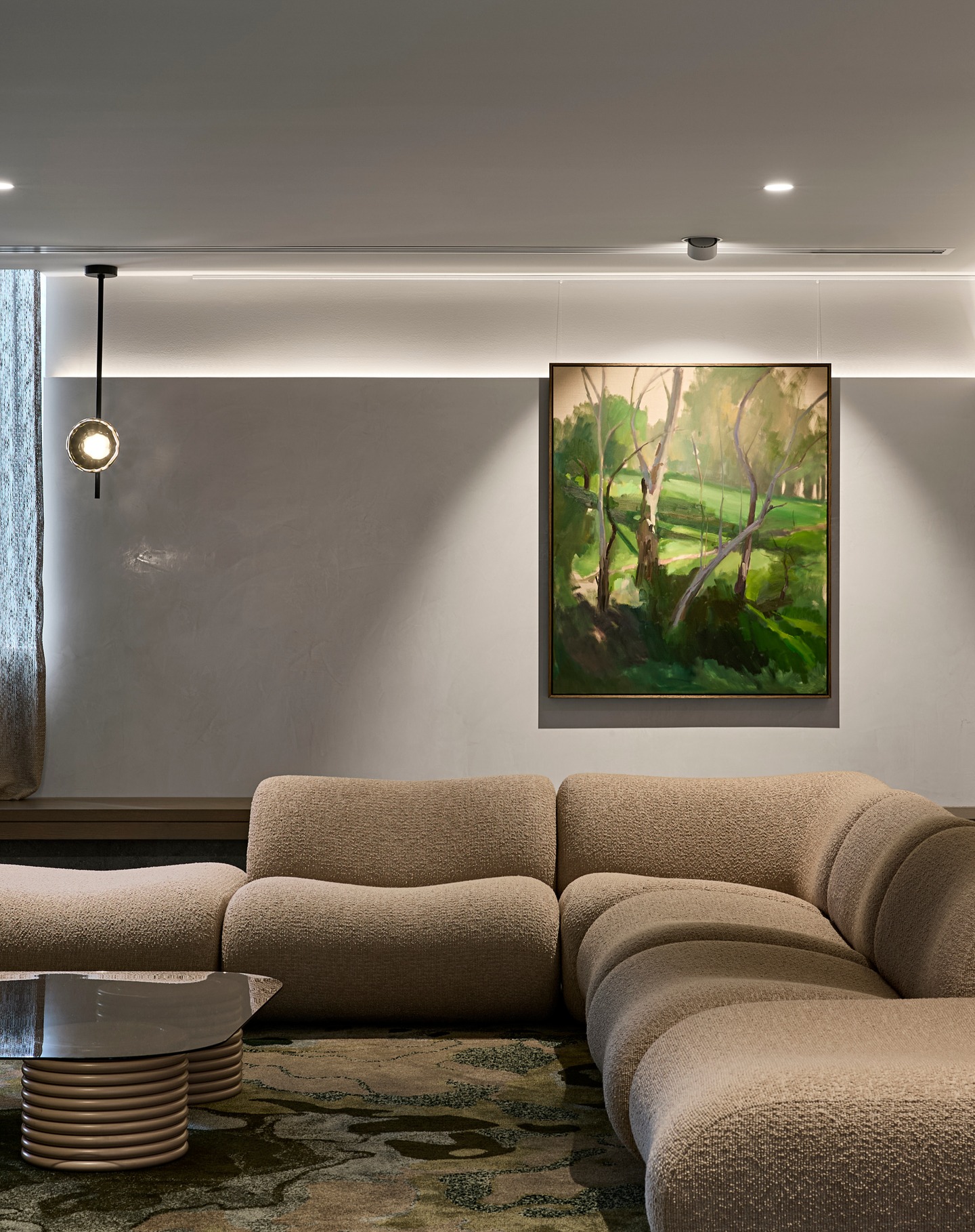 The Yarra Room @freshwaterplace featuring beautiful artwork by @lana_daubermann from her Merri Creek series 💚. In colab with @outpost_hospitality featuring @rossgardam @jardanfurniture @zusterfurniture @grazia_and_co @sourcefultoorakroad Photography @shannonmcgrath7
#melbourneapartments #apartmentinteriors #ownerscorporation #melbourneinteriordesign #boardroom #residentialdesign #communityliving