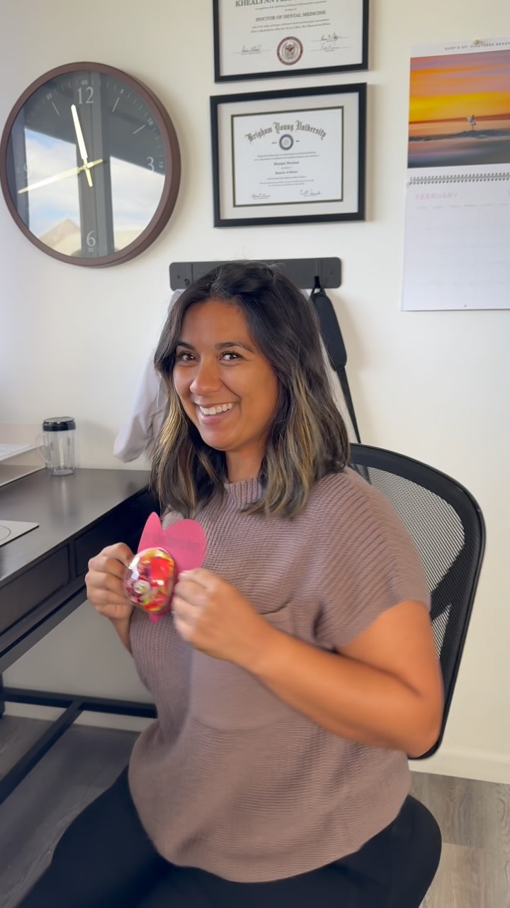 Happy Valentine’s Day from Mauna Family Dental! We sure LOVE our fabulous patients! Huge thank you to @hawaiismiledesigns for the treats 🥰🥰🥰
#DentalCare
#OralHealth
#HealthySmiles
#Dentistry
#DentalHygiene
#HawaiiDentist
#HawaiiDentalCare
#HawaiiSmiles
#HawaiiHealth
#BigIslandDentistry
#FamilyDentistry
#PediatricDentistry
#CosmeticDentistry
#DentalImplants
#TeethWhitening
#SmileBright
#DentalTips
#OralCareRoutine
#DentalWellness
#HealthyTeeth