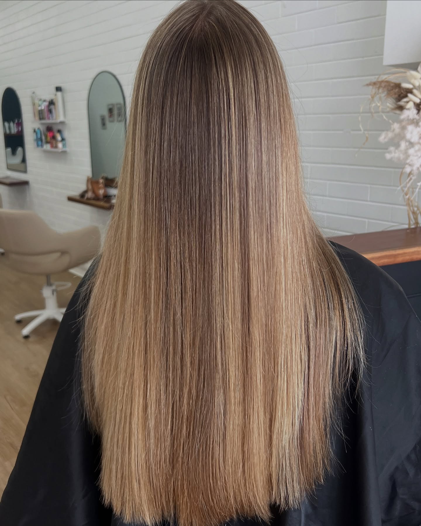 First ever colour!
A very natural foliage focusing on blending highlights seamlessly throughout the length!
-
-
-
#firstcolour #longhair #balayage #foiliage #brunette #brunettebalayage #freshhair #ballinahairdresser