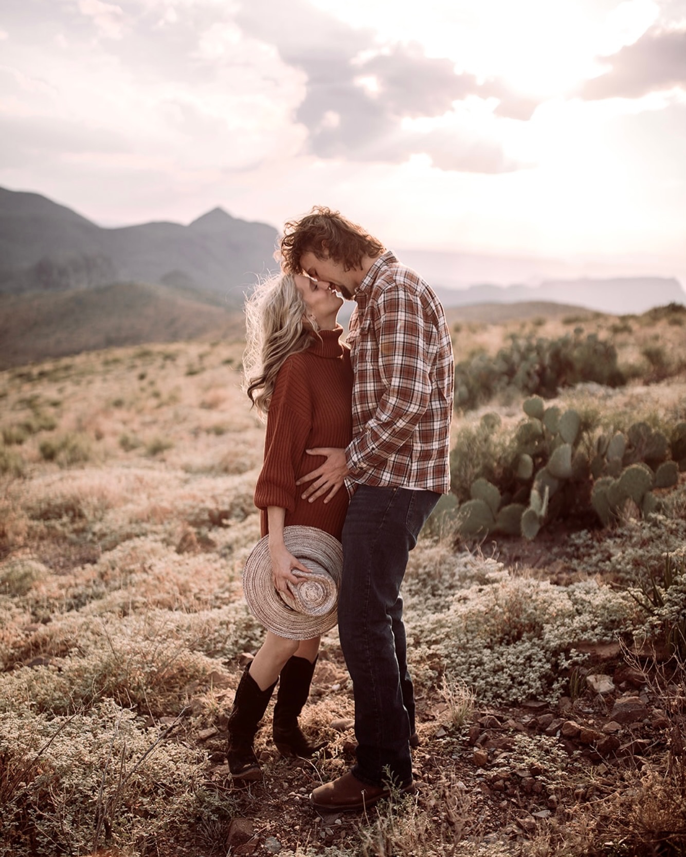 Still loving this romantic maternity session from Big Bend! 🤍
#austincouplesphotographer #austinphotographer #austinmaternityphotographer #atxphotographer #explore #bigbendnationalpark #houstonphotographer
