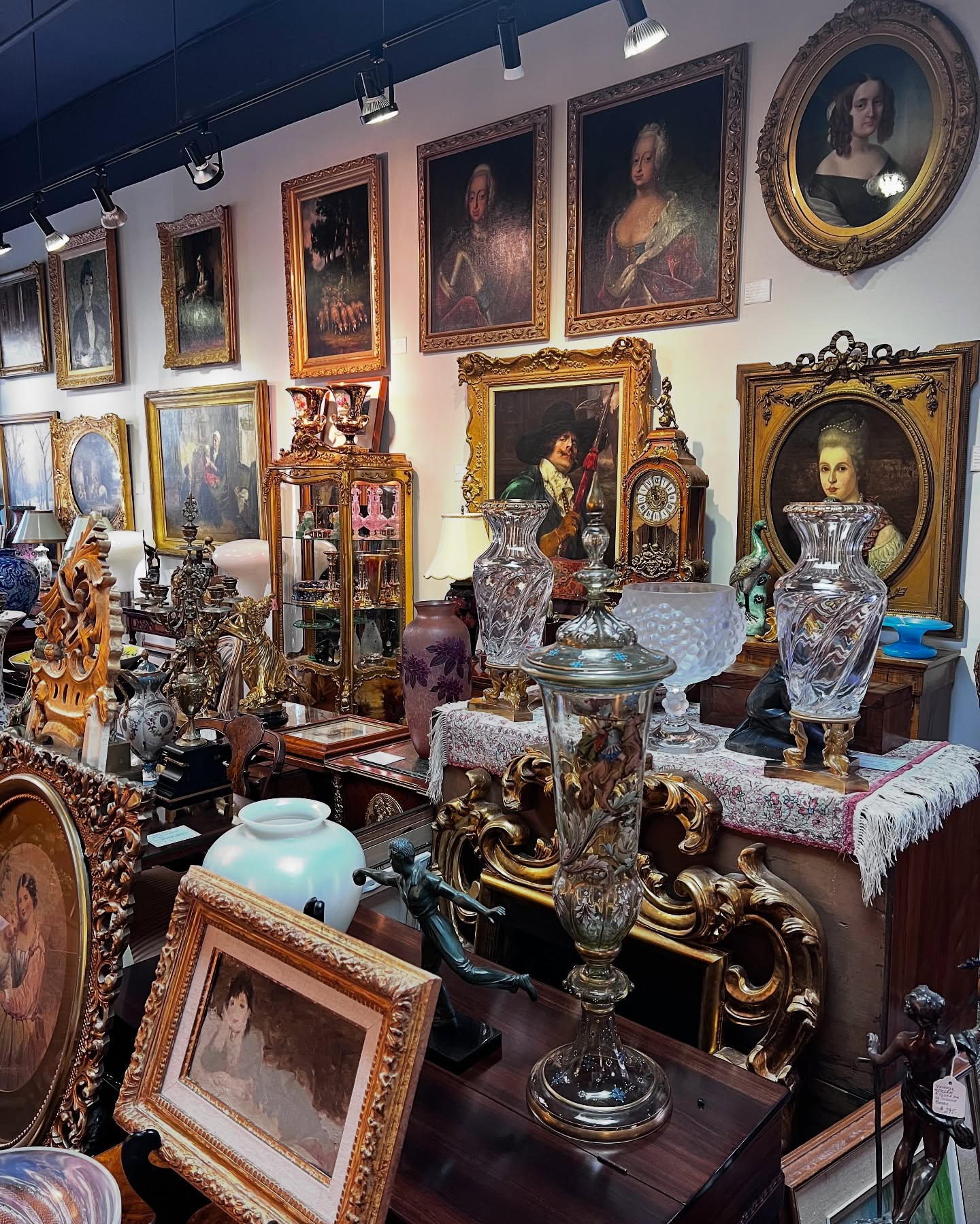 Many new arrivals if you are looking for something special.
#bronze#antiques#clocks#antiquefurniture#paintings#art#lamps#lighting#crystal#britishcolumbia #shoplocal #dundaravewestvanvouver #canada🇨🇦