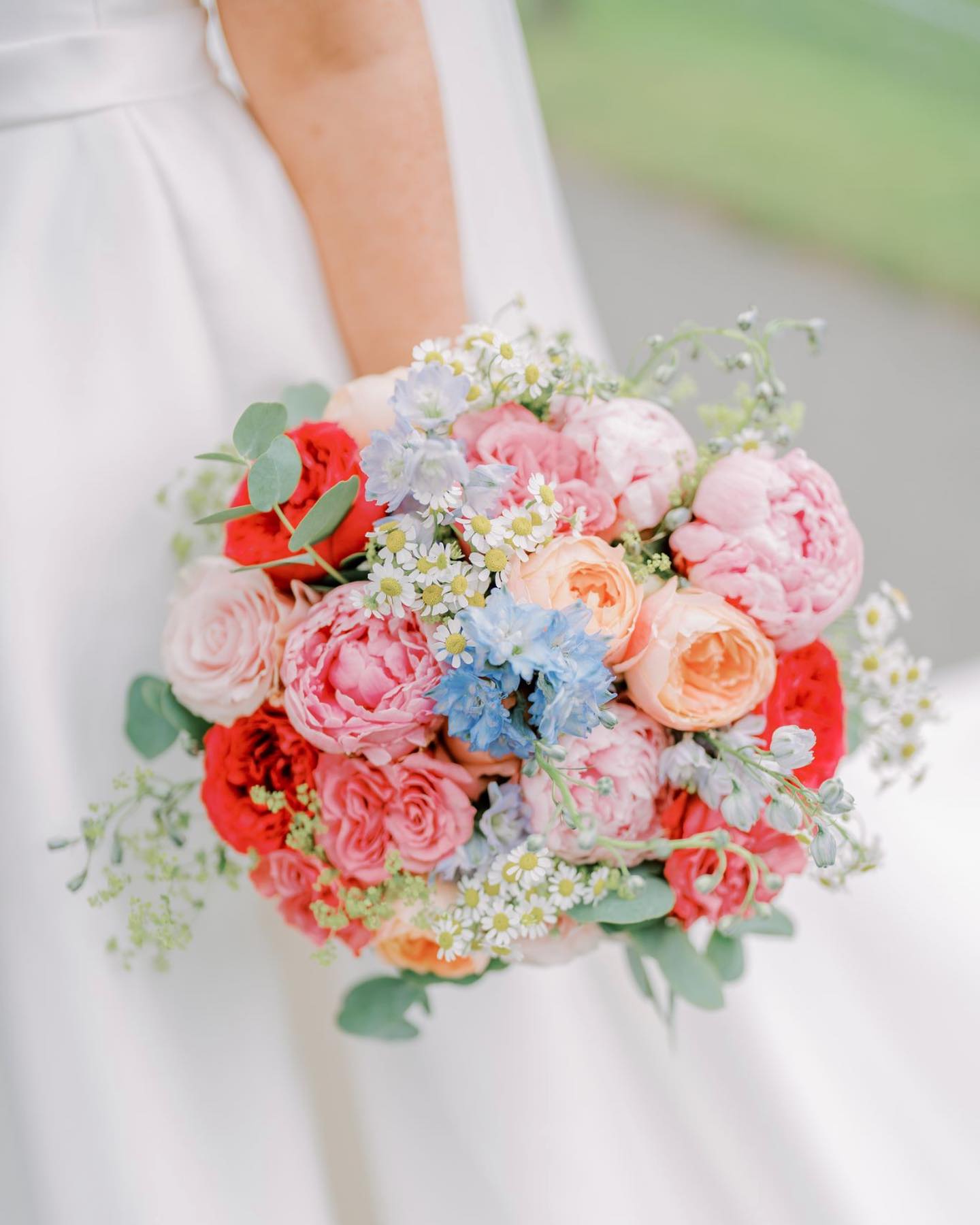 How fabulous is Kerry’s bridal bouquet? A perfect burst of colour for a perfect day!
Photographer @wonderandmagicie
Flowers @everyoccasionflorist
#wedding #weddingbouquet #weddingplannerireland
#weddingplanner #ireland