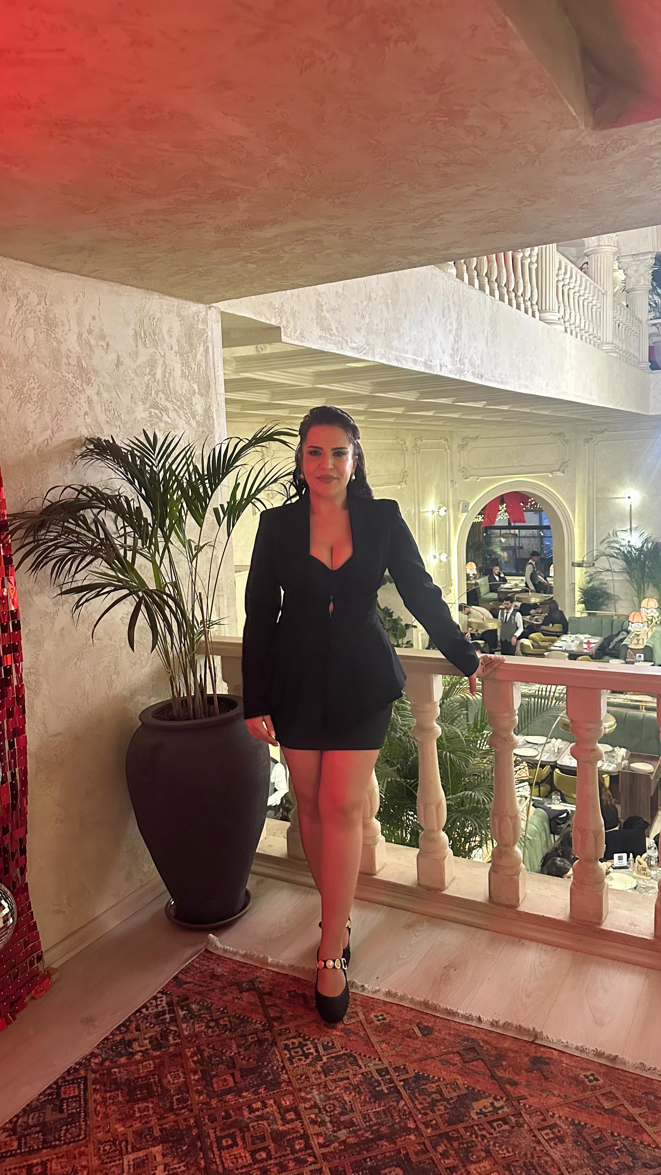 2 Yıl Boyunca Güzellik ve Özen İçin Yanınızdaydık!
Sevgili Müşterilerimiz,
Benew center ekibi olarak 2. yılımızı kutlamanın mutluluğunu yaşıyoruz! Sadece güzelliğinizi ortaya çıkarmakla kalmadık, aynı zamanda her anınızda yanınızda olmanın gururunu taşıdık.
Bu süreçte gösterdiğiniz ilgi, güven ve sadakat için her birinize ayrı ayrı teşekkür ederiz. Sizinle birlikte büyümek, gelişmek ve her gün daha iyiye ulaşmak bizim için bir onur. Her birinizin, salonumuza adım attığı ilk andan itibaren kendini özel hissetmesini sağlamak bizim en büyük hedefimizdi, ve bunu başarabildiysek ne mutlu bize!
Merkezimizde geçirdiğiniz her anı, sadece bir hizmet değil, aynı zamanda bir deneyim olarak görmeye devam edeceğiz. Güzellik, bakım ve huzur için yanınızda olmaya devam edeceğiz!
Benew Center ailesi olarak, yeni yaşımızda da sizlere en iyi hizmeti sunmayı sürdüreceğiz. 2. yılımızı kutladığımız bu özel günde, bize gösterdiğiniz güven için bir kez daha teşekkür ederiz. Nice mutlu, sağlıklı ve güzellik dolu yıllara!
Sevgiyle,
Benew Center Ekibi
