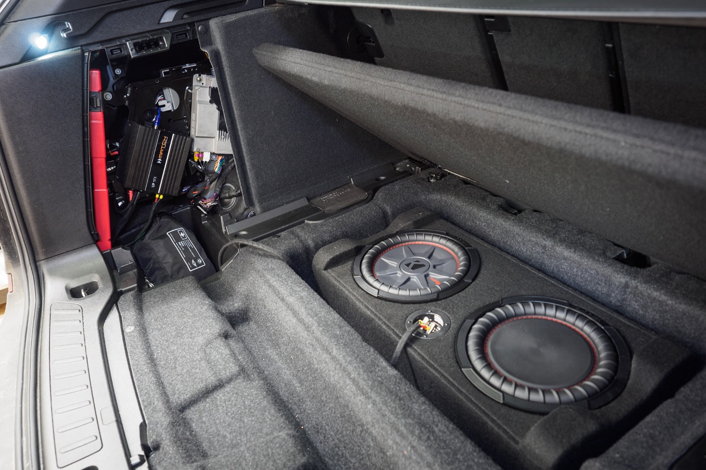 The perfect Match. This BMW X3 has just had a huge chunk of bass added with am UP1FX and Kicker CompRT 10 subwoofer🔊🔊
We also fitted a DSP amp and new under seat 2ohm drivers to get the most from the UP10DSP.
🔸Match UP10DSP
🔸Match UP1FX
🔸Match 8” under seat
🔸Kicker COMPRT10
———————————————