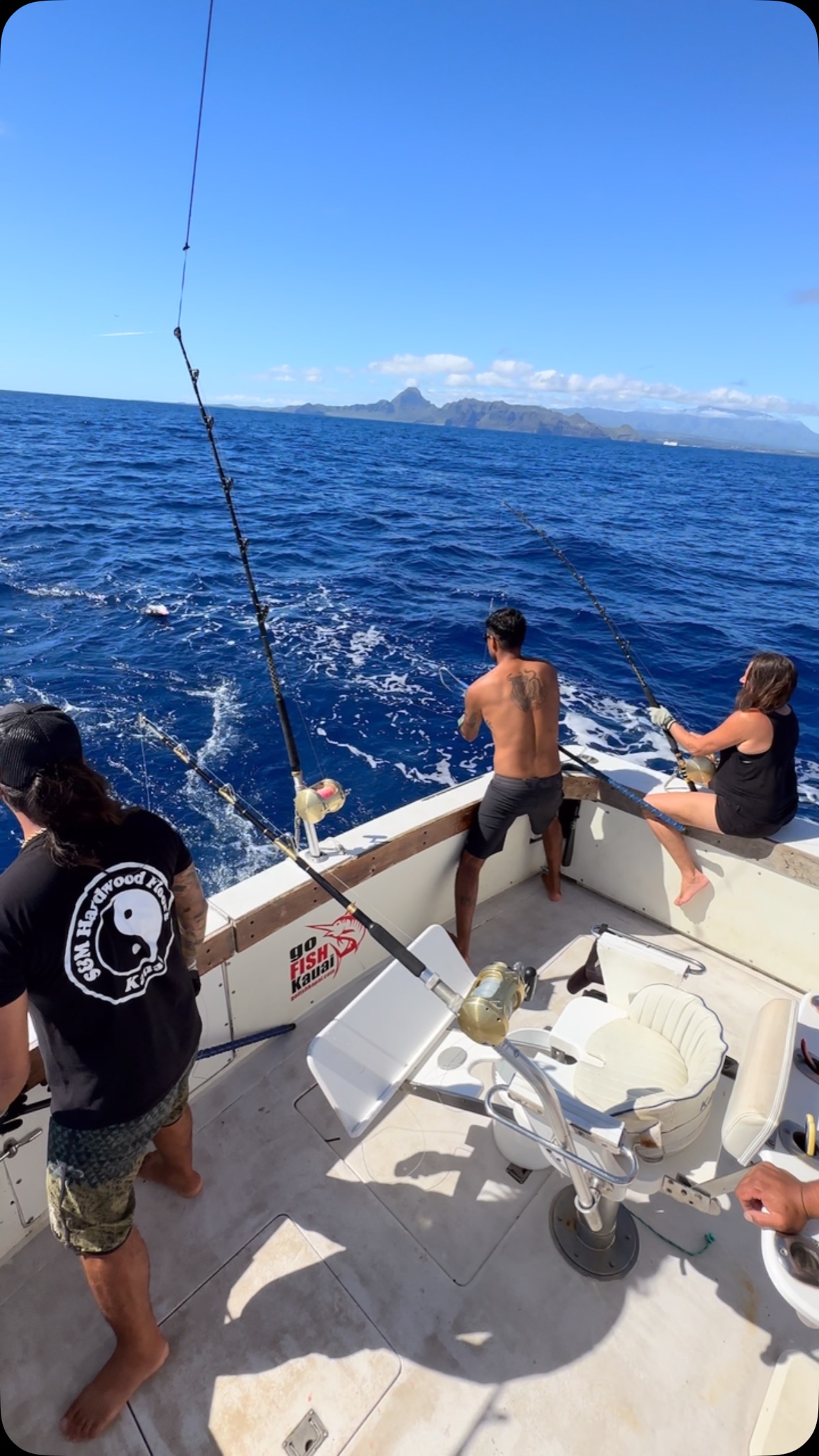 Book a shared charter and make some friends! #kauai #fishing #hawaii #gofishkauai #aloha #hawaiistagram #hawaiifishing #hawaiifishing #hawaiifishingnews #kauaifishing #sportfishing #instagood