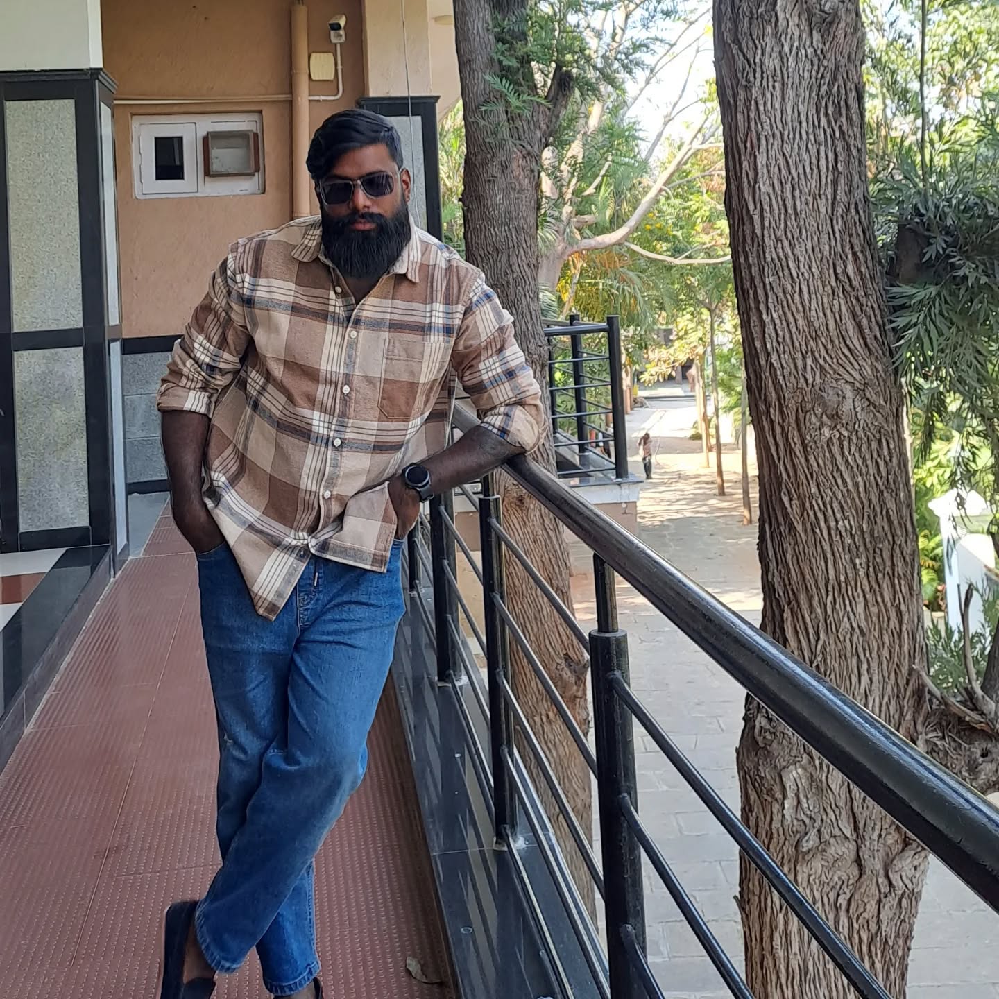 You can love me or hate me
But can't IGNORE me.🖤