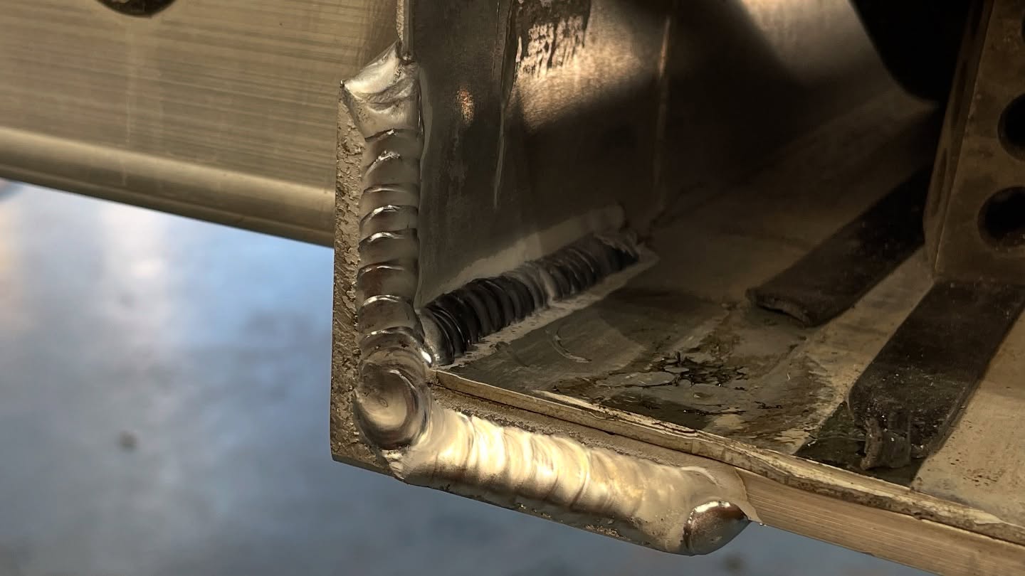 Another @alumatrailers in for a quick repair. These ramp tubes are a semi-common failure point and this guy has seen some hard use. The split sections got cleaned up and welded together and a piece of aluminum angle was welded to the outside for support. If you have an aluminum or steel trailer that needs repairs, please reach out to us!
#ADK #ADK_702 #AfterDarkKreations #welder #welding #fabrication #alumatrailers #tigwelding #migwelding #metalwork #americanmade