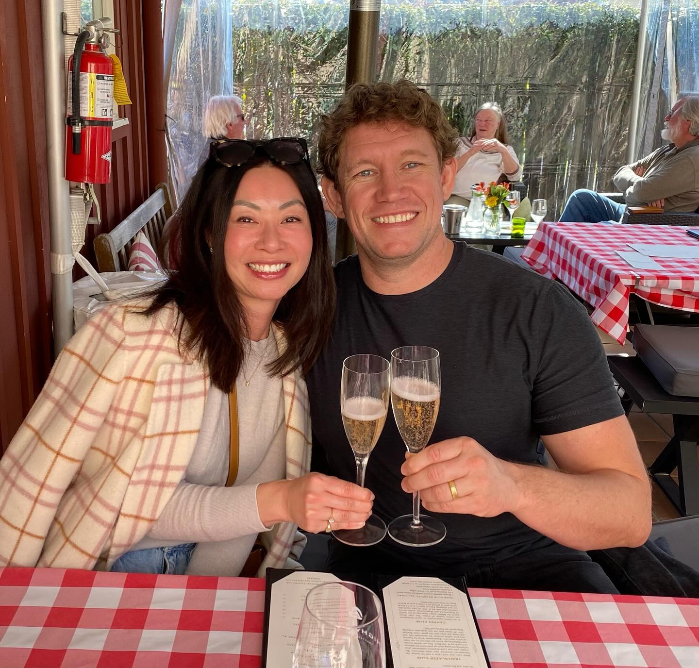 Happy 10th Anniversary to this sweet couple on our tour! Nothing says LOVE more than a glass of Doxy from Hwy 12 Winery! 🥂