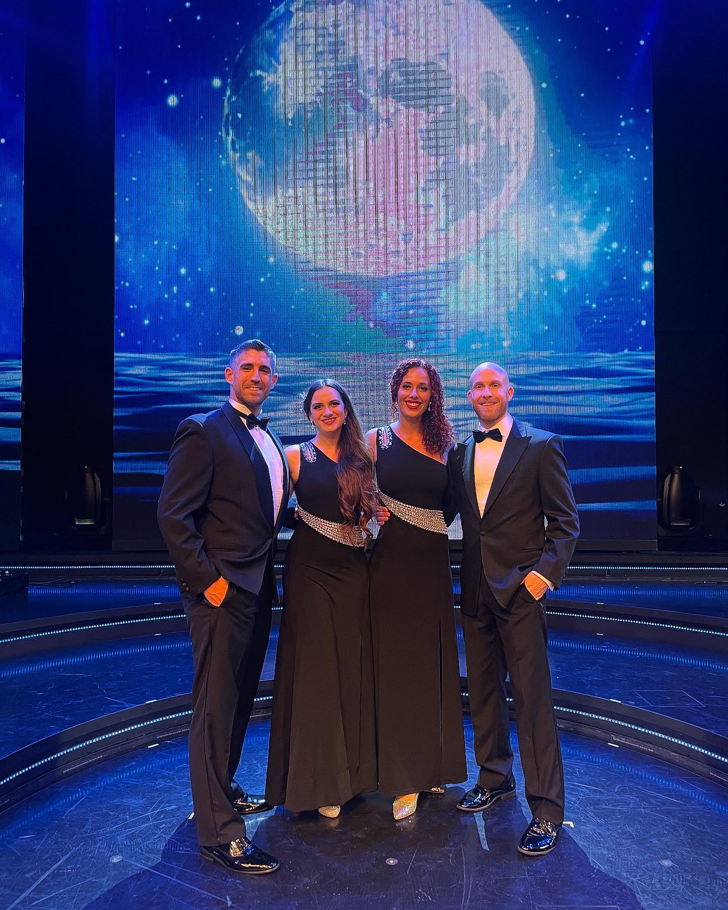 A month already since the sea metal moving house theatre ABBA Disney place! @iya_palam @soda_zitron @conny.thur @gaborsamers @ohguuurll @fly.guy.ry @kat.c.harvey #cruiselife #cruiseship #cruiseshipsinger #meinschiff6 #singer