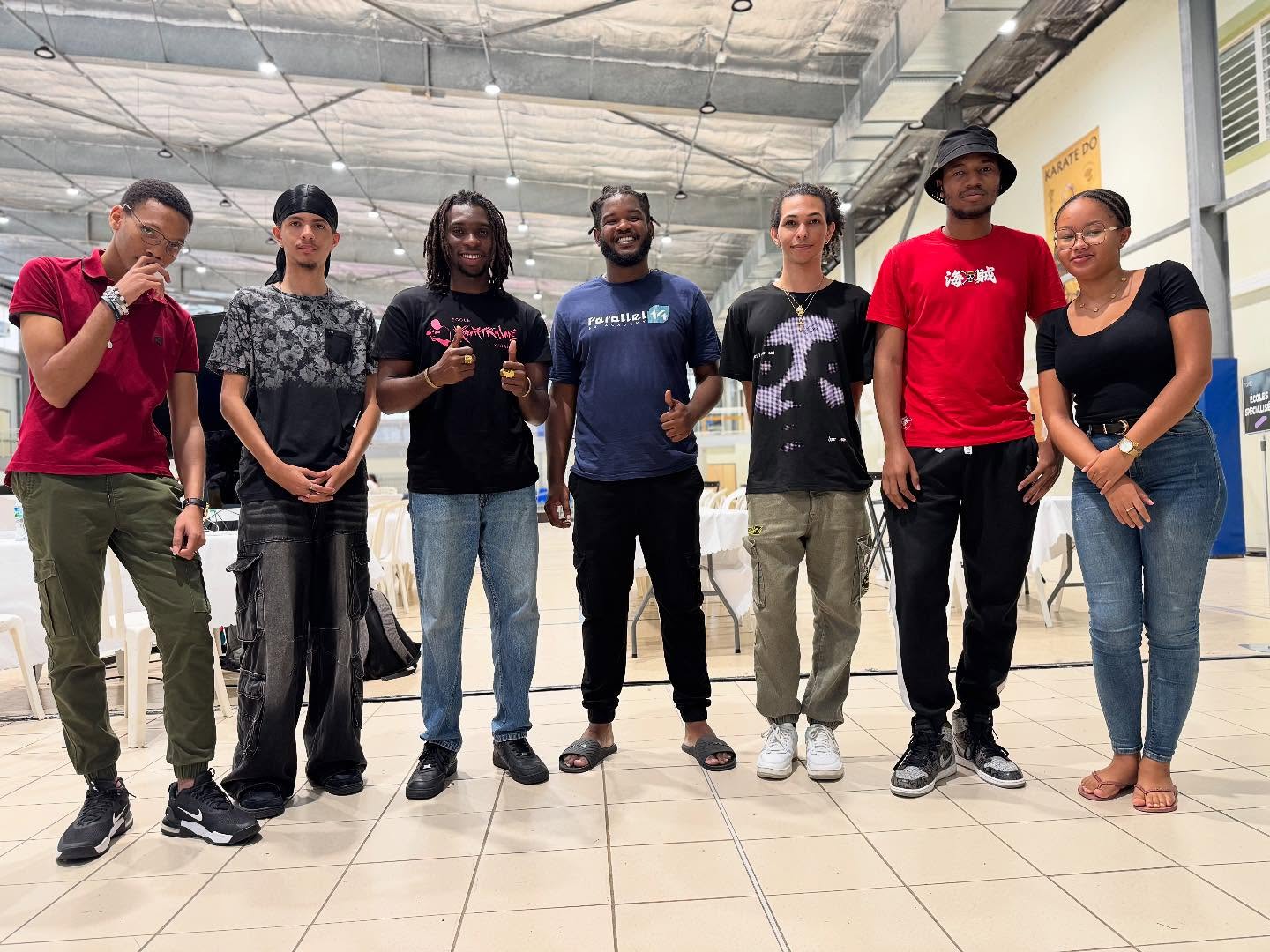 Nous étions au salon FORMEO à l’ @imsmartinique organisé par la @ctm_martinique avec notre partenaire @parallel14academy ! 🤝🏾
2 jours intenses où nous avons pu sensibiliser les jeunes sur nos formations aux métiers du cinéma et prendre leur avis sur l’avenir de celui-ci en Martinique !🫡
Ces échanges nous ont consolidés dans notre dynamique de cinéma Caribbéen, c’est pourquoi nous vous les partagerons très bientôt sur ces échanges en vidéo , restez connectés ! 👀🩷
Les martiniquais on vous attend ! 🇲🇶
#guadeloupe #martinique #ctm #formeo