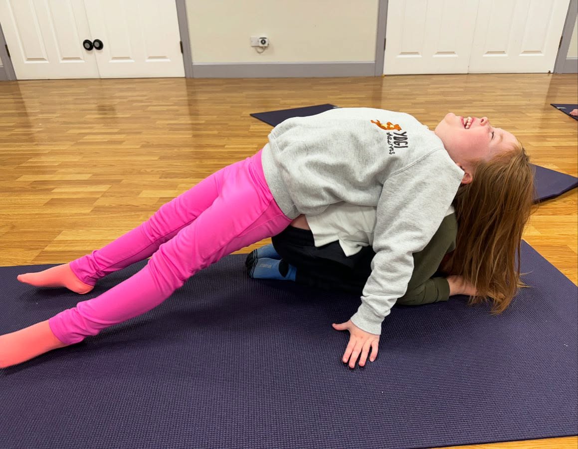 Happy Sunday Everyone 🧘🏼♀️
I hope you all have a restful day - why not try this partner pose? Trust me, you will love it 😍☺️