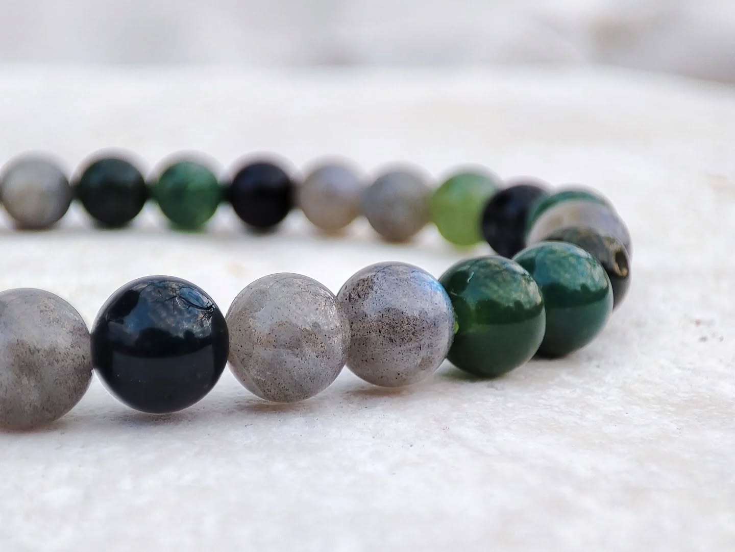 ✨ CONFIANCE EN SOI & PROTECTION ✨
Ne vous laissez pas envahir par le stress ou tout autre charge mentale !
Le combo agate mousse et labradorite vous permettra d'affronter vos blocages et vous emplira de gaieté et joie de vivre ☀️
📸 @trez.creation
.
.
.
.
.
#trezcreation #labradorite #jewelry #lithothérapie #protection #agatejewelry #spiritualité #minéraux #bienetre #blocage #bijouxpierresnaturelles #bracelets #labradoritejewelry