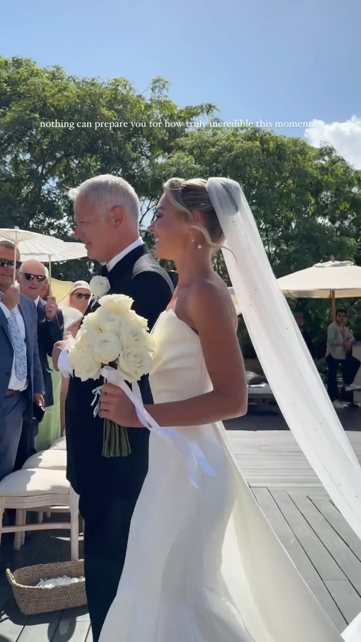 No words to describe that feeling of walking down the aisle with your dad, ready to marry the love of your life 🥹
A moment that could never be forgotten 🕊️
Venue @xerecaibiza
Day co ordinator @marryme_ibiza
Florals @floristeria_clivia_ibiza
Makeup @ljbmakeup
Hair @hairbyalexjade
Content filmed by @omicreativeibiza & put together by @forevermorecontent
🤍