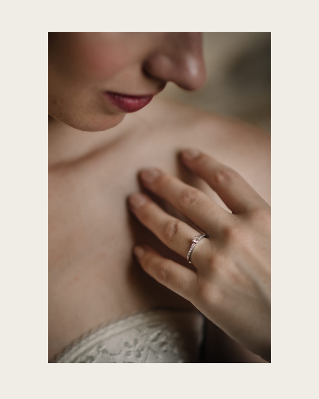 I love photographing the morning of a wedding day—the excitement, the butterflies, the little details that say so much.
You know this is going to be one of the most important days of your life, and you can feel it in every moment.