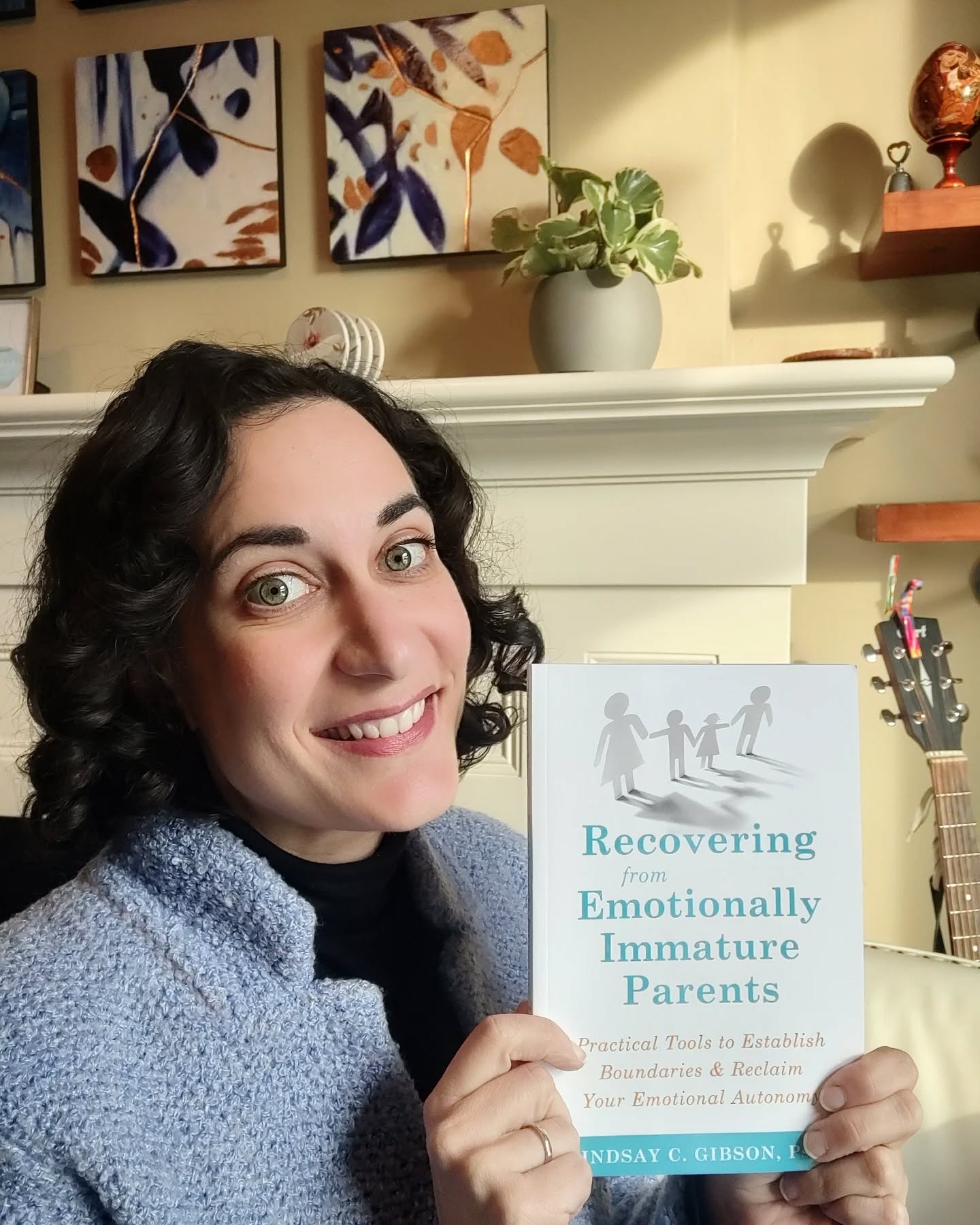 Folks: This book has changed so many lives. Today I'm recommending "Recovering from Emotionally Immature Parents" by the amazingly wise Lindsay C. Gibson.
For adult children of emotionally immature parents, there can be a fog of confusion hovering over the dysfunction in their relationship with their parent. Dr. Gibson ✨magically dispels this fog ✨ with her incisive insights into the dynamics at play between an emotionally immature parent and their child. Beyond that, she invites the reader into an authentic curiosity about their own inner world, and she helps the reader to reconnect with a sense of free will and autonomy within all their important relationships.
If you are wondering about unhealthy dynamics in your relationship with a parent or family member, I cannot recommend this book highly enough! AAAAAND guess what? It's a series!! So do check out Dr. Gibson's other work as well!
And hey! Want to hear a fantastic interview with Lindsay C. Gibson? @natlue who hosts the Baggage Reclaim podcast just did a lovely one a few months ago! Check out podcast episode 283 to hear more! ❤️