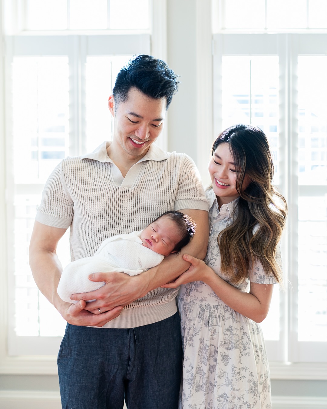 The sweetest newborn images for your Saturday night scroll.