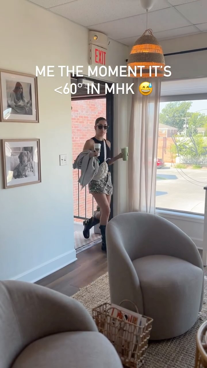 Walking into Sol & Bel feeling like a brand new person because sunshine is back, winter blues are gone, and the glow-up season starts right now. And, the girl’s got style, amiright 😏
Anyone else feeling it? Who’s outside today?! Drop a ☀️ below!