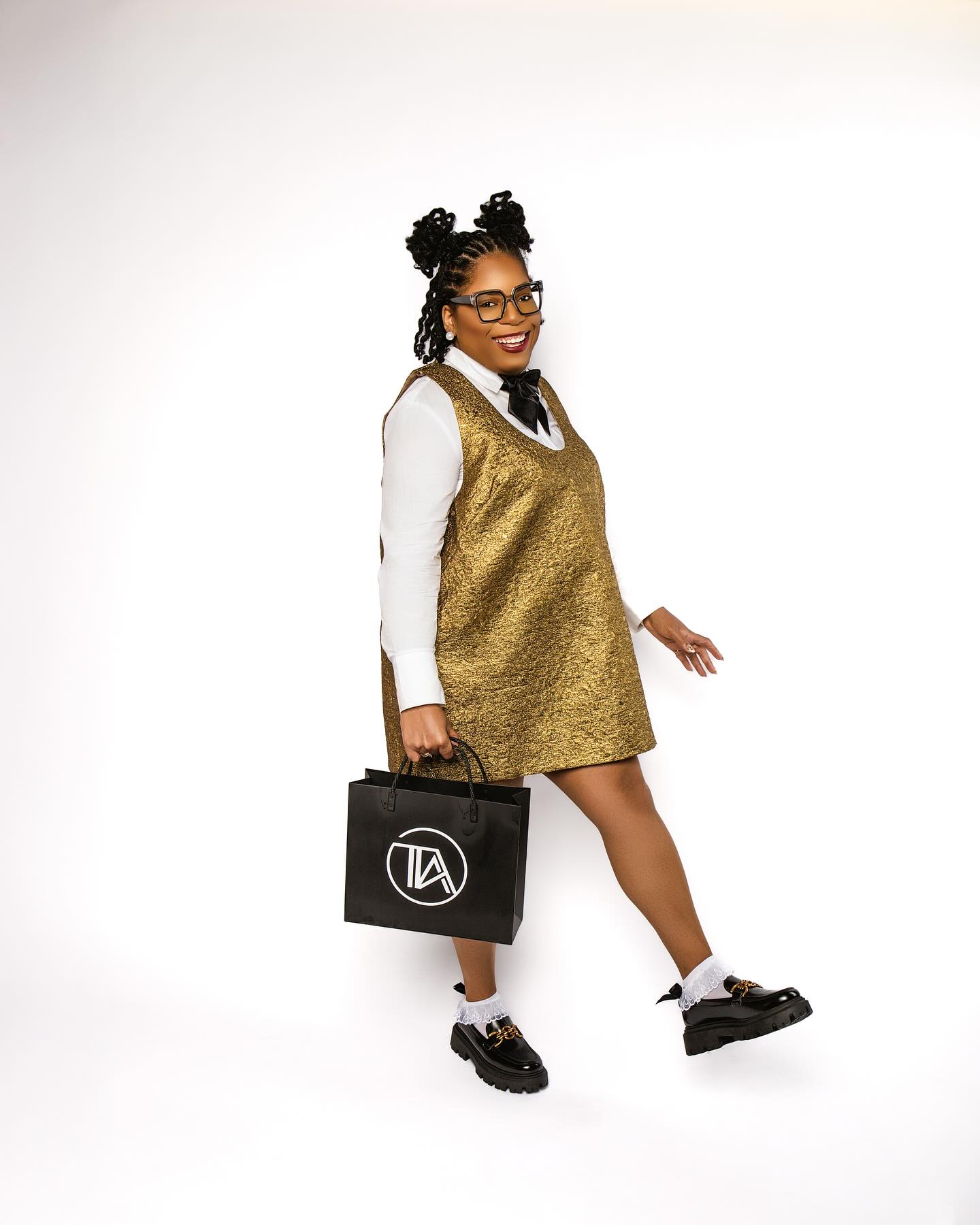 Happy Economic Blackout Day! No spending. No shopping. No Amazon. No Target. No Walmart. No Fast Food Chains. No Gas. If you MUST purchase anything today, buy black/small businesses and pay with CASH! We look forward to working with you again tomorrow and beyond! Thank you for supporting Tatiana Ashanti Studio 🫶🏾
📸: @snappedbytia
Retwist: @theeloccollective
#blackout #nospend #noshopping #buyblack #supportsmallbusiness #boycott #blackhistorymonth