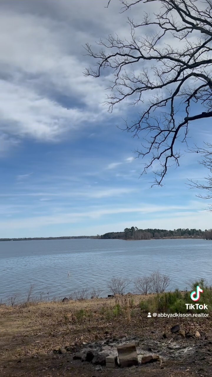 📍 309 Beach Dr, Ore City TX, 🌊 LAKE OF THE PINES LAKE FRONT
3 🛌 2 🛁 + second living space