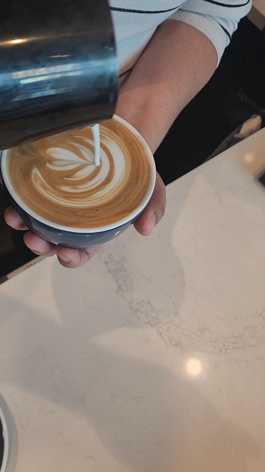 That moment when the milky is so silky, you almost don't want to drink it...almost.
#tatcoffeelife #silkymilky #downtowndallas #dallascoffee