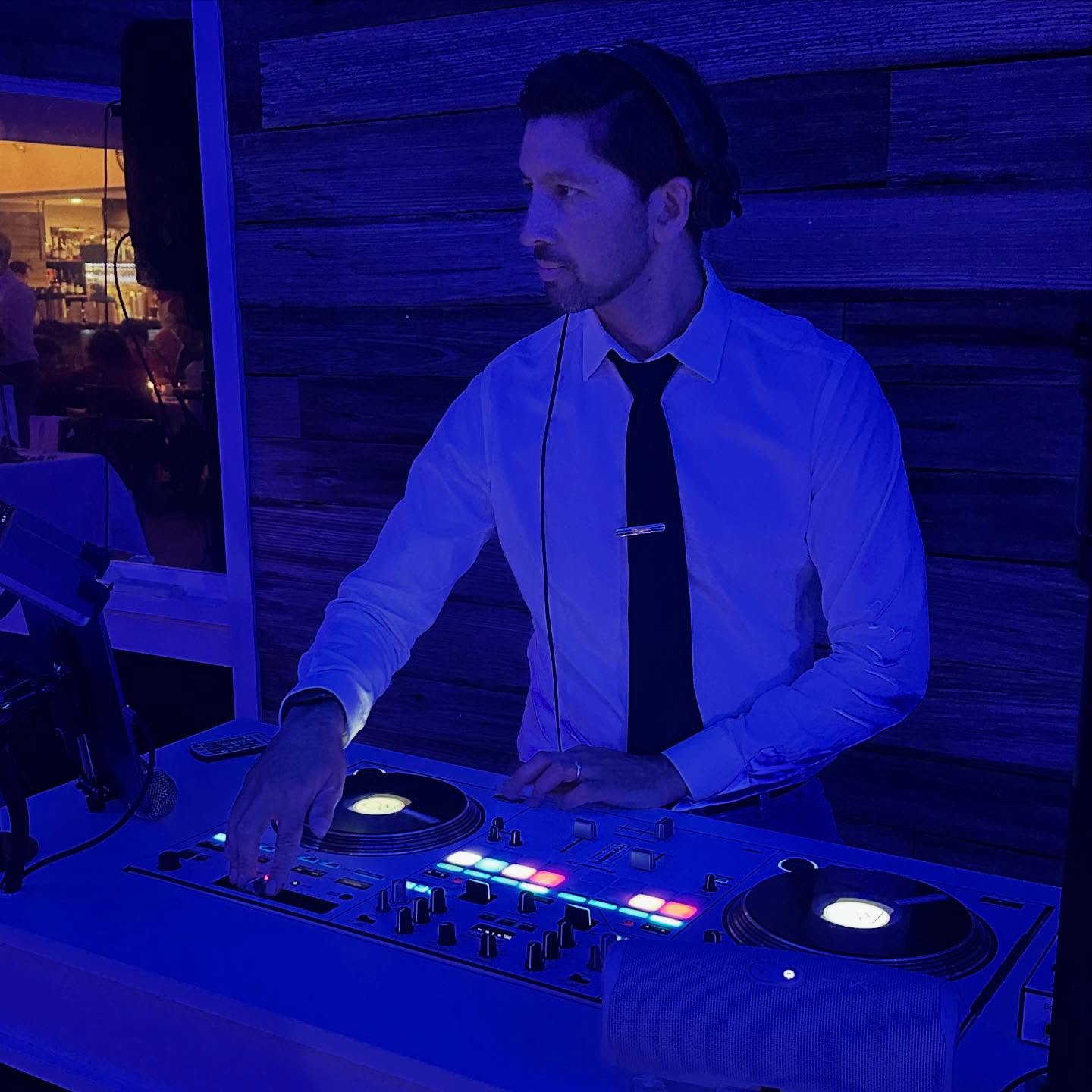 #melbournedjhire #melbourneweddingdj #thernbdj