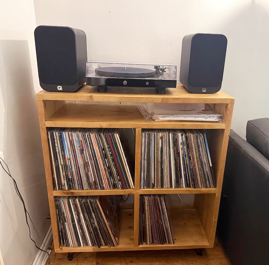Latest delivery = another happy customer 🙂. Thank you to all customers who send pictures through of their furniture all set up! We love to see it.
#woodfurniture #interiordecorating #promotion #interiordesign #interiorandhome #vinylrecord #hifi #recordplayer #recordplayerstand #instadaily #instawoodworkers #madeinuk #furnituremakers #furnituredesign #hifi #hifirack #bookshelf #woodbookshelf #hifistand #bedsidetable #vinylstorage #cdstorage #tvunit #vinylrecordcollection #vinylrecordcollector #naimaudio