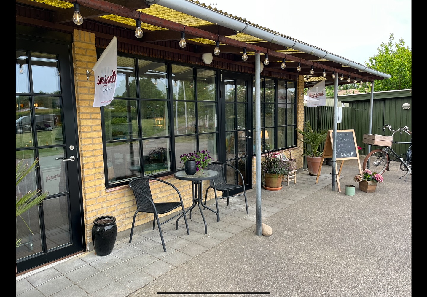 Kom forbi Receptionen og butikken🍿🍷🍺 Her kan du finde et lille udvalg af dagligvarer, brochure leje linnede og hilse på os. 🙋♀️
Hilsen Pernille og Franck