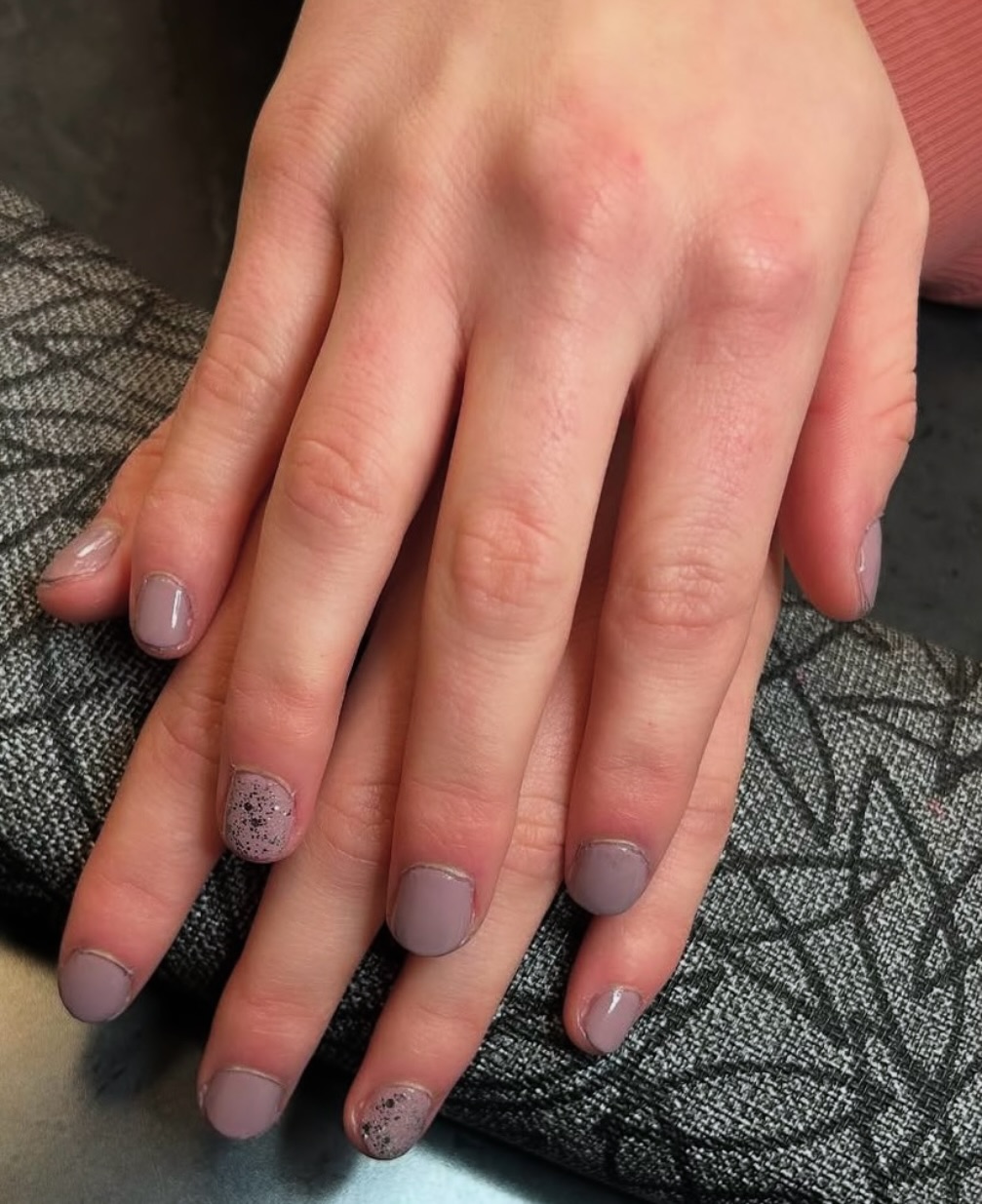 Looking for 3 Models to get gel nails with tips. Total Value: $60 OFFER PRICE:$25 Snag it up before it’s too late. Today from 12:00-6:00 with McKenzie