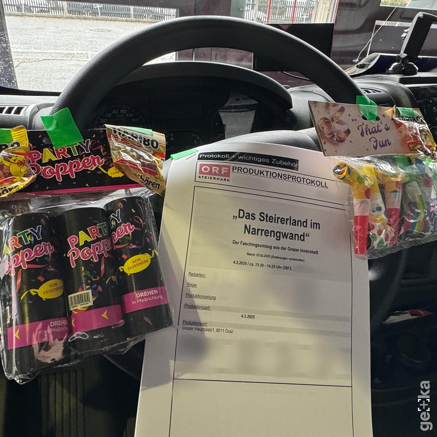 🎭 Unsere Vorbereitungen laufen..
Technik, Produktionsprotokoll und ein bisschen Faschingsstimmung sind schon eingepackt!
Am Dienstag, 4.3.2025 ist es soweit:
„Das Steirerland im Narrengwand“ live ab ca. 13:20 auf ORF 2.
Ratet mal, wie viele Kameras wir aufbauen?🎥
#broadcast #tvproduktion #gekafilm #fasching #hauptplatzgraz #graz #orf #carneval