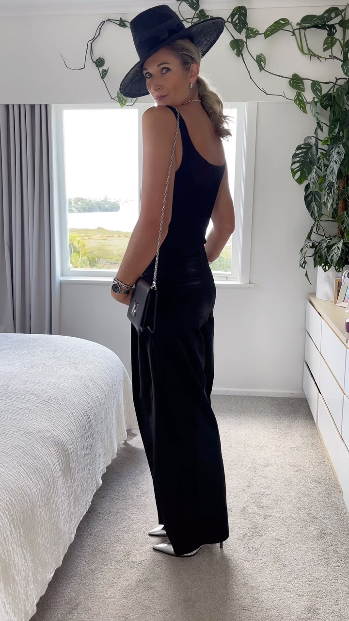 Take every chance you get to be creative and brave in your wardrobe 🖤
A peek at how I built my @barfootthompson Auckland Cup race day outfit while judging the coveted @thenedwine Prix de Fashion competition @ellerslieraces
This outfit had me feeling all sorts of strong, bold, expressive vibes 👊🏼 🎩 🩶
- Hat @belindagreenmillinery
- Bodysuit @kmart.nz
- Tank - @zara
- Pants - @sassandbide
- Shoes - @zara
- Necklace @tiffanyandco
- Cuff - @zara
- Bag - @louisvuitton
#FOTF #fashiononthefield #races #racesoutfit