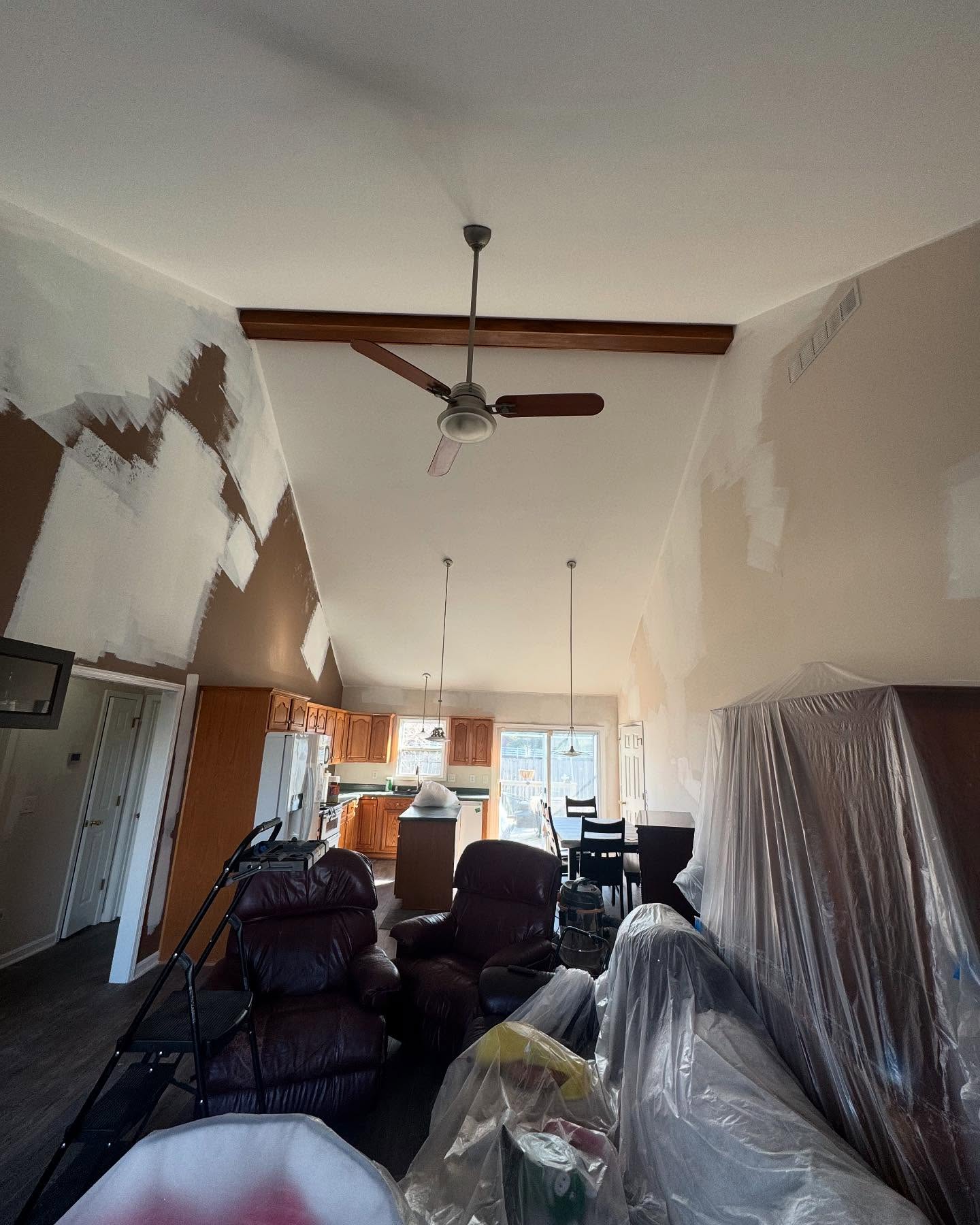 New paint in this living room ☀️
📍Louisville, KY
TO SCHEDULE A FREE ESTIMATE
☎️ Call our office 502-647–7709
💻 Submit request online at:
www.alvaradosdrywallfinishing.com
(Scroll down to bottom of page)
#louisvilledrywall #lagrangeky #louisvilleky #alvaradosdrywall #shelbyvilleky #louisvilledrywallfinishing #simpsonvilleky #nortoncommonsky #jeffersoncountybuilders #louisvillecontractors #jeffersonvillein #kentuckydrywall #prospectkyrealestate #louisvillerealtors #louisvillerealestate #newconstructionlouisville #basementdrywall #basementrenovation #basementrenolouisville #louisvilleremodel #louisvilleremodeling #plasterremodel #plasterdrywall #louisvilleplasterrepair