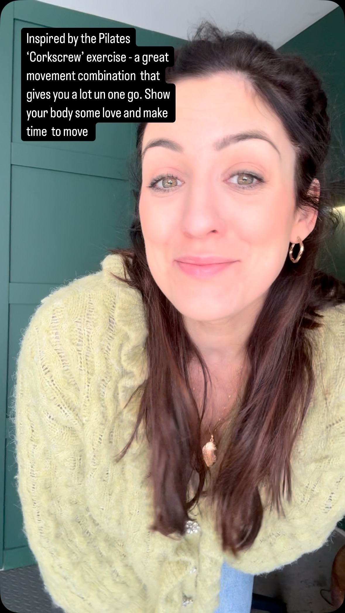 Even when we tell ourselves there’s no time…
This movement combination is great wherever you are, whatever you’re doing, which can for most of us often involve repetitive flexed and static postures.
Feel the impact of these movements, relieve tension boost circulation and reset your position 💫
#femaleempowerment #physiotherapy #embody #pilates