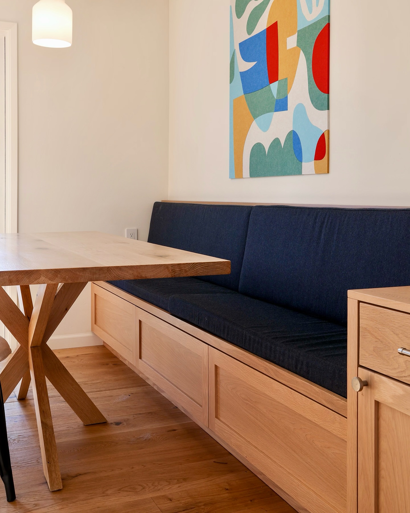 Custom built-in dining area and table to match the kitchen we made for this remodel in Upper Westside.
We were happy to make all details cohesive and practical for this family!
photo: @b.ritt.back