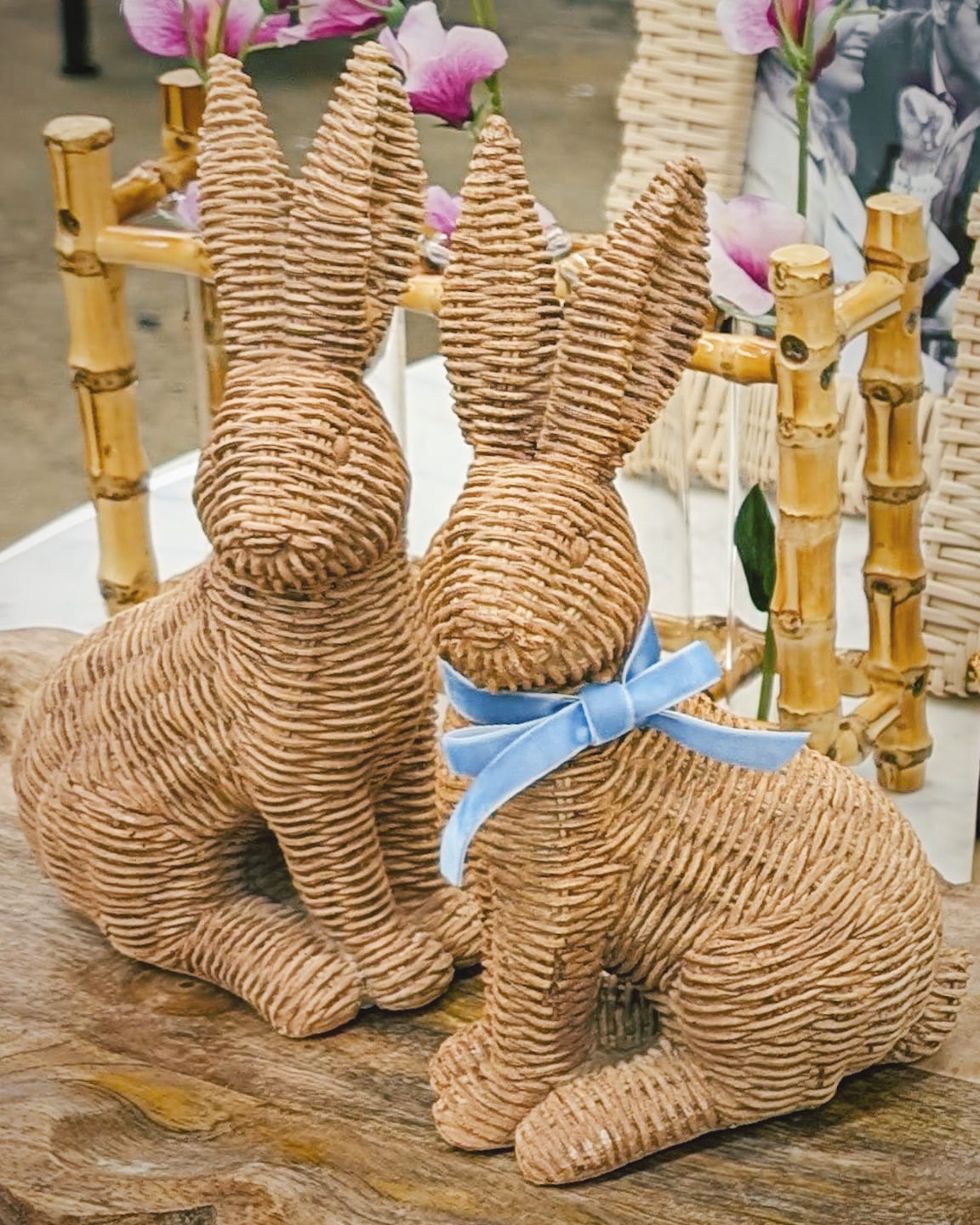 Hopping into spring with these adorable rattan bunnies. They're actually made of resin so they have a nice weight to them. Perfect size for your Easter tablescape.π
#homedecor #vintagestyle #vintagestyledecor #springdecor #springdecorations #homeandgardendecor #smallbusiness #smallbusinessowner #womenownedbusinesses