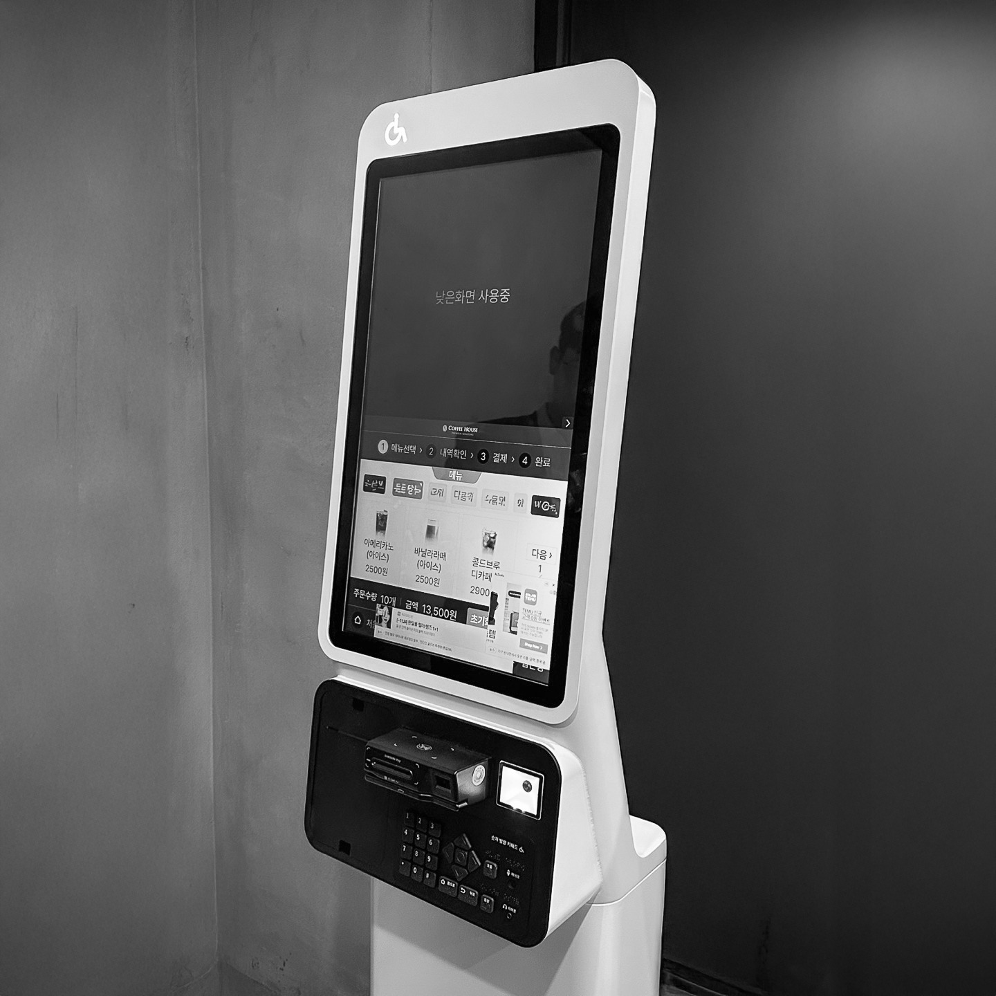 Barrier-Free Payments Kiosk
Client : Eltov
Year : 2024
Designed by @buyrusdesign_product
#kiosk #paymentskiosk #barrierfree #smartkiosk #covid19 #productdesign #industrialdesgin #Rendering #designwanted #designellipse #designburger #id_curated #lemanoosh #yankodesign #designstudio #designagency #buyrusdeisgn #제품디자인 #산업디자인 #바이러스디자인
