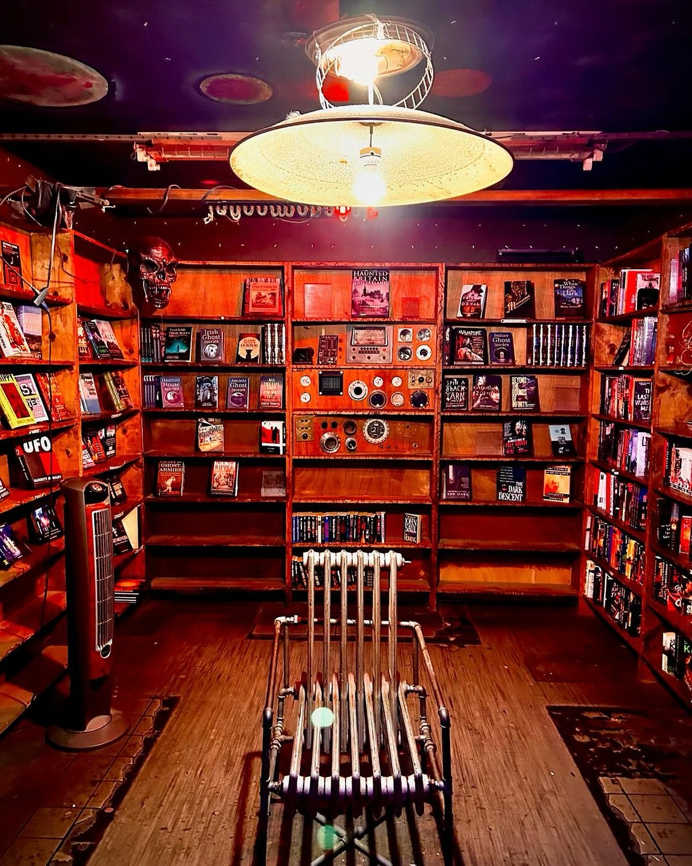 Is the Last Bookstore truly haunted? Depends on who you ask.
If you have a story to share, drop it in the comments along with the scariest, freakiest book you’ve ever read —we’re listening!
📸: @bathtubprofessor
.
.
#HauntedBookstore #GhostStories #ParanormalActivity #HauntedLA #HorrorVault #HorrorBooks #TheLastBookstore