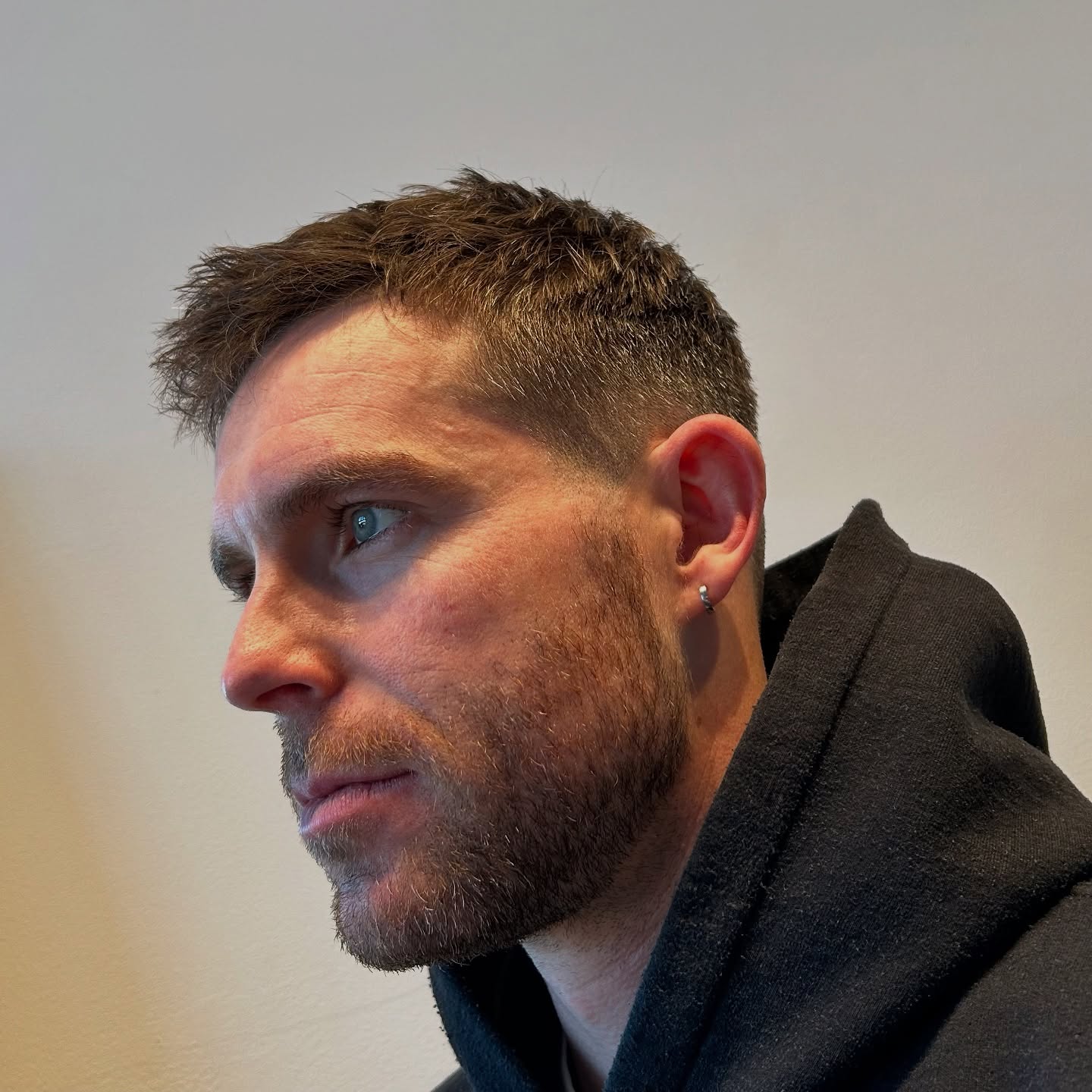 Simple short and textured.
.
.
Styled using @kevinmurphy.prouk rough rider.
.
.
#barber #crop #texture #running